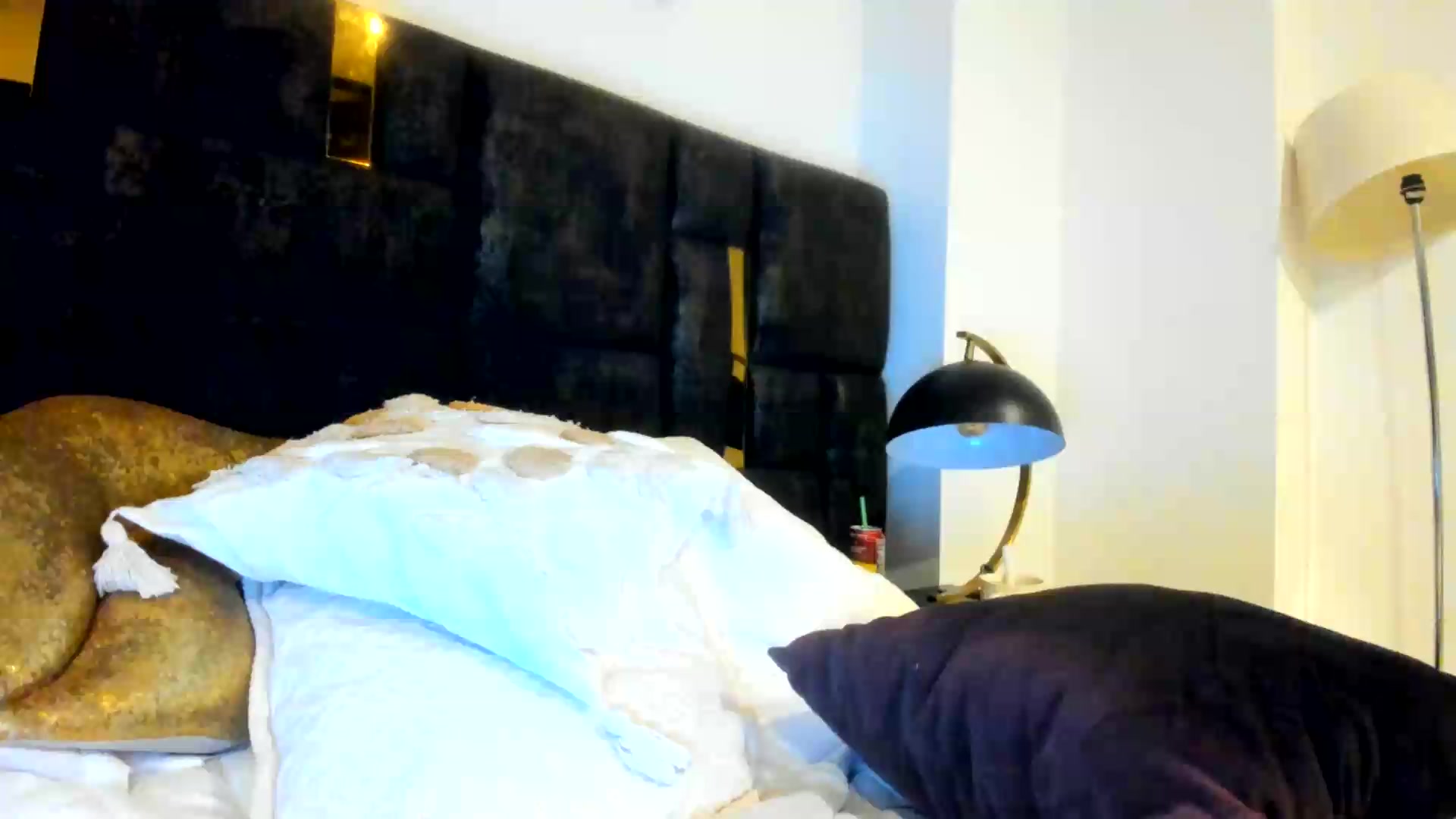 Gallery image thumbnail from wuyny_'s myfreecams stream on, 08/25/2026, 01:55 image 19 of 20