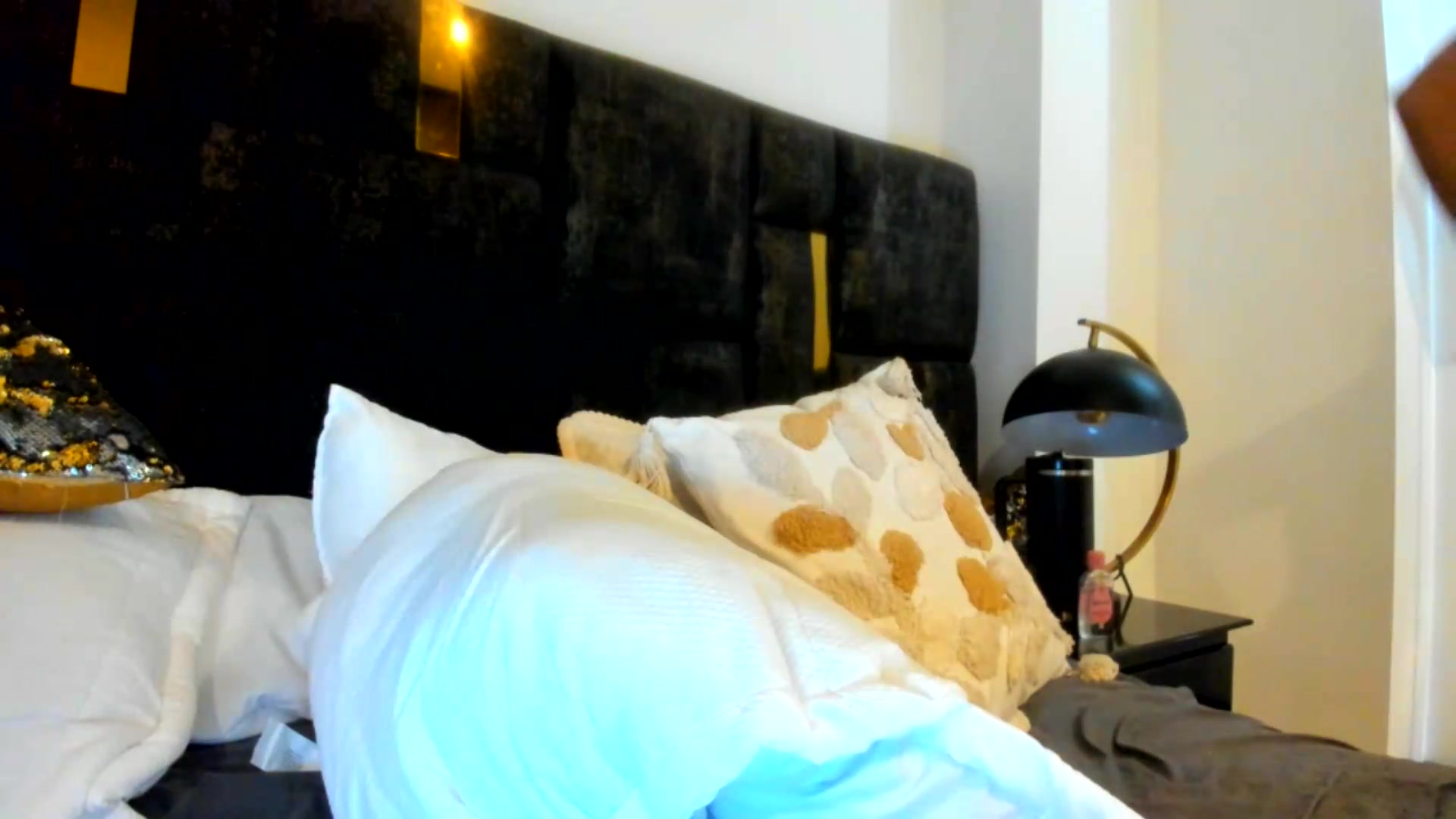 Gallery image thumbnail from wuyny_'s myfreecams stream on, 09/13/2026, 15:51 image 13 of 20