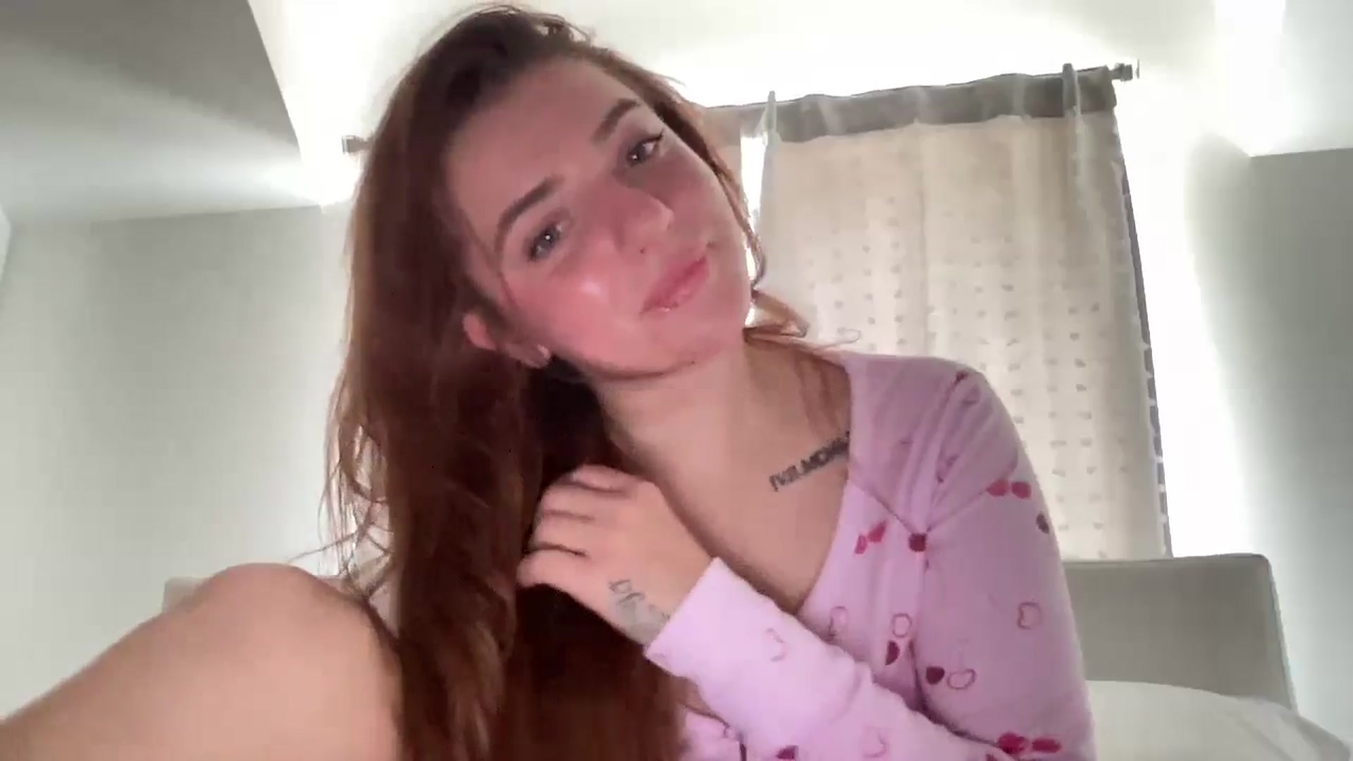 Gallery image thumbnail from xARIELx's myfreecams stream on, 05/29/2024, 16:00 image 13 of 20