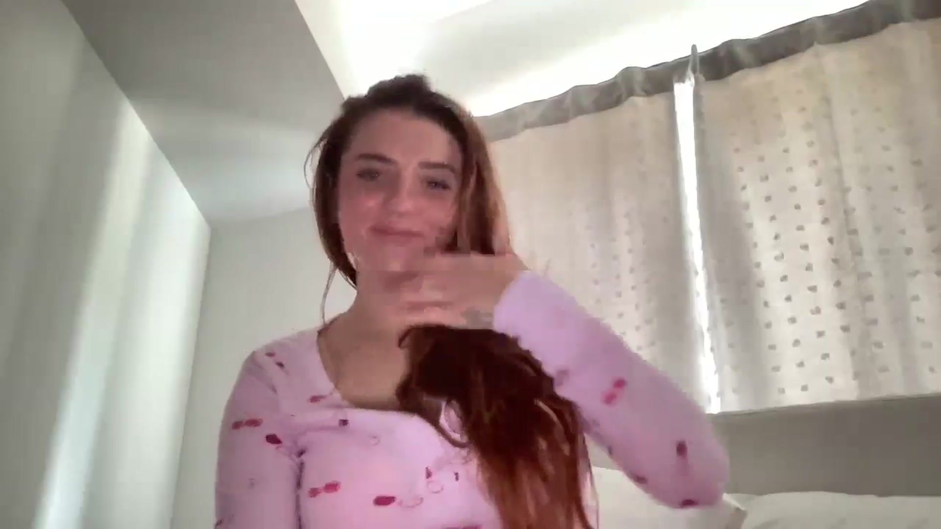 Gallery image thumbnail from xARIELx's myfreecams stream on, 05/29/2024, 16:00 image 4 of 20
