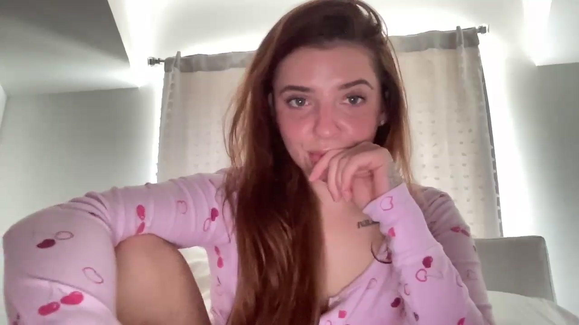 Gallery image thumbnail from xARIELx's myfreecams stream on, 05/29/2024, 16:00 image 15 of 20