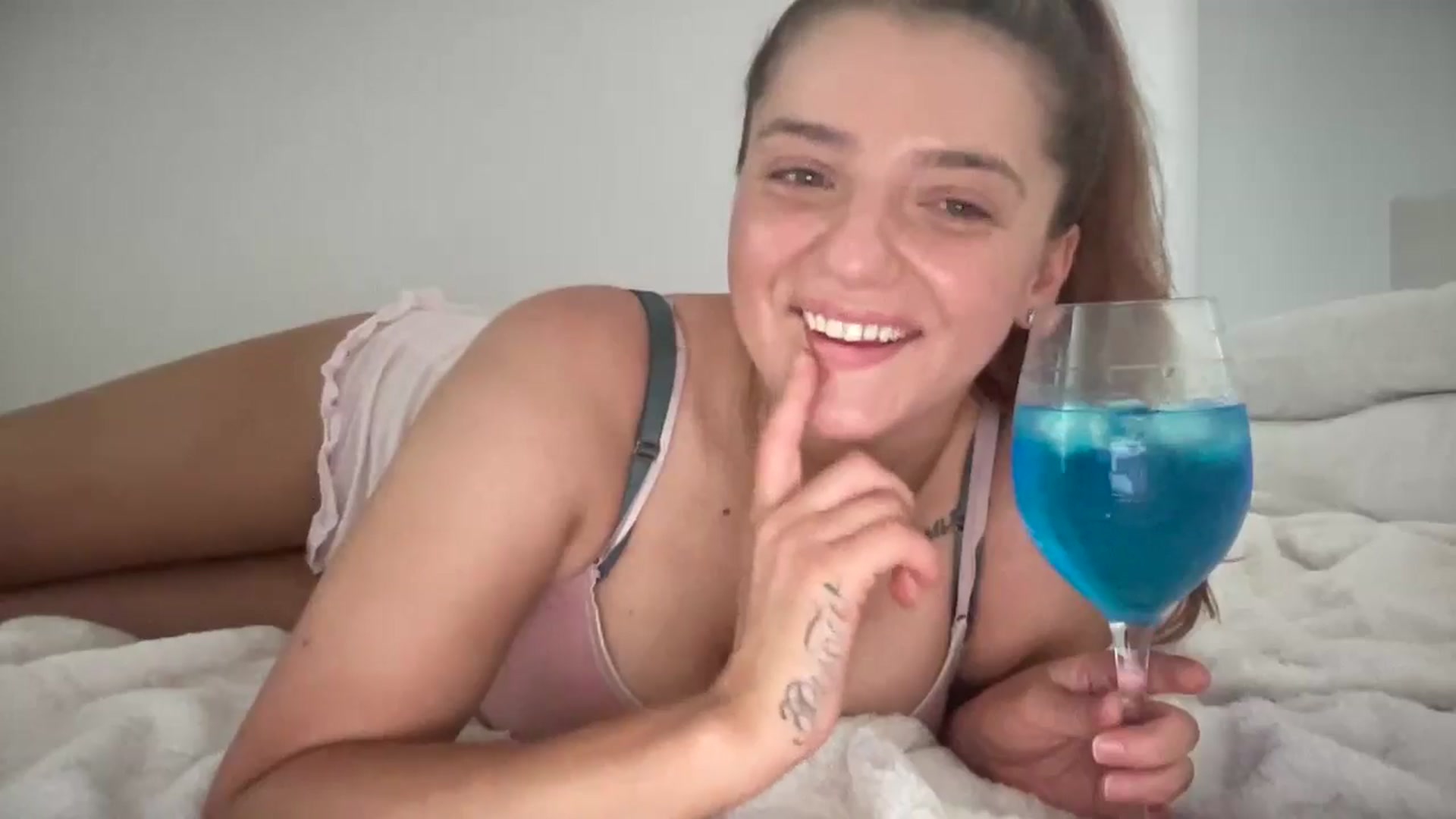 Gallery image thumbnail from xARIELx's myfreecams stream on, 05/31/2024, 16:55 image 11 of 20