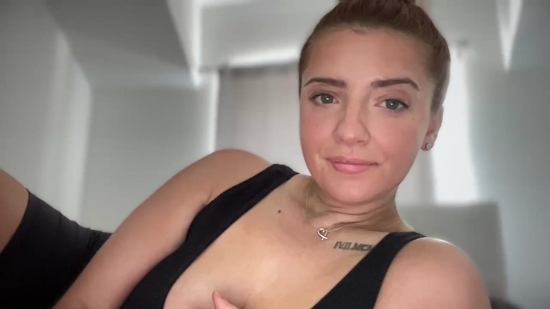 Gallery image thumbnail from xARIELx's myfreecams stream on, 06/21/2024, 17:38 image 19 of 20