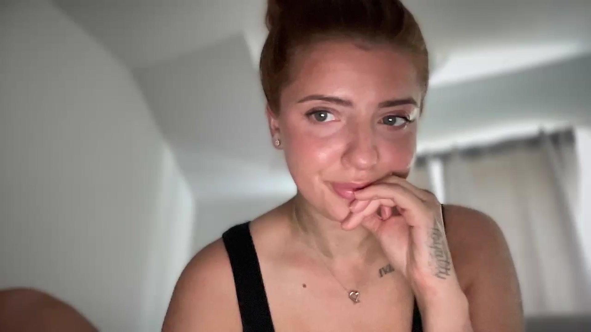 Gallery image thumbnail from xARIELx's myfreecams stream on, 06/21/2024, 18:15 image 5 of 20
