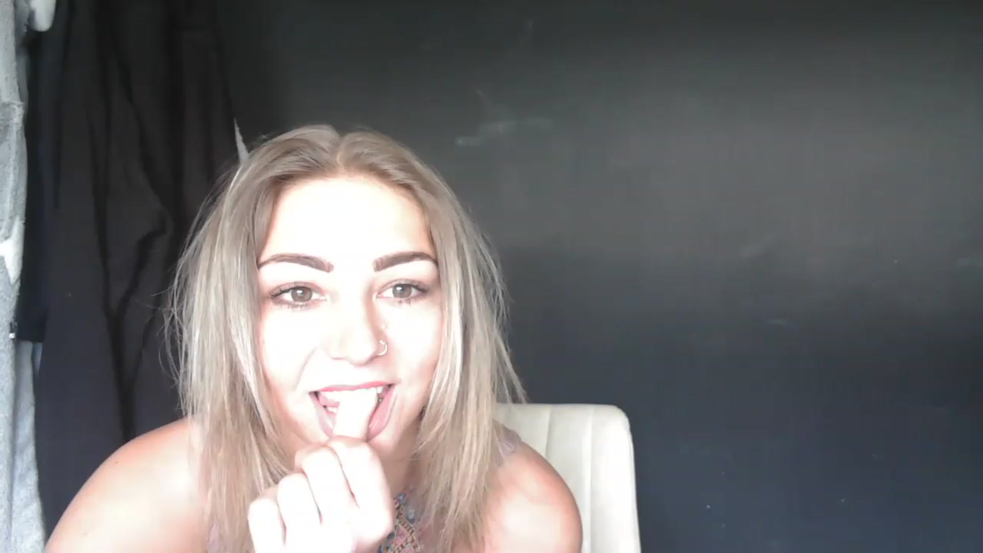 Gallery image thumbnail from xBossGalsx's myfreecams stream on, 06/26/2023, 12:10 image 5 of 20