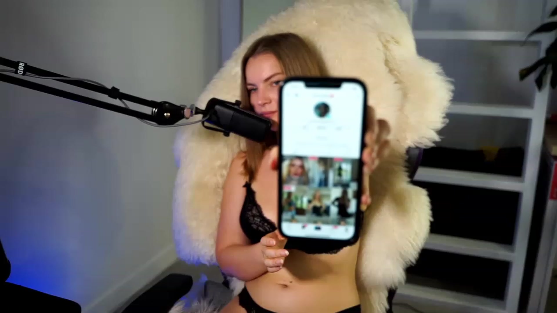 Gallery image thumbnail from xBriannaBellx's myfreecams stream on, 12/12/2022, 01:40 image 15 of 20