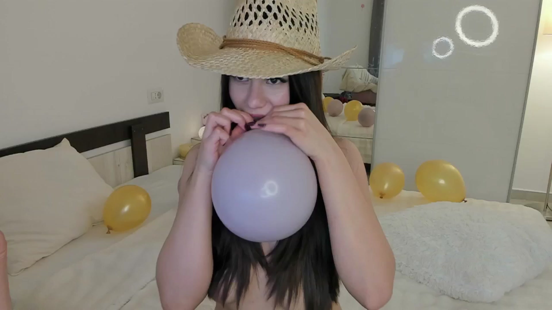 Gallery image thumbnail from xCupcake's myfreecams stream on, 04/30/2026, 24:53 image 11 of 20