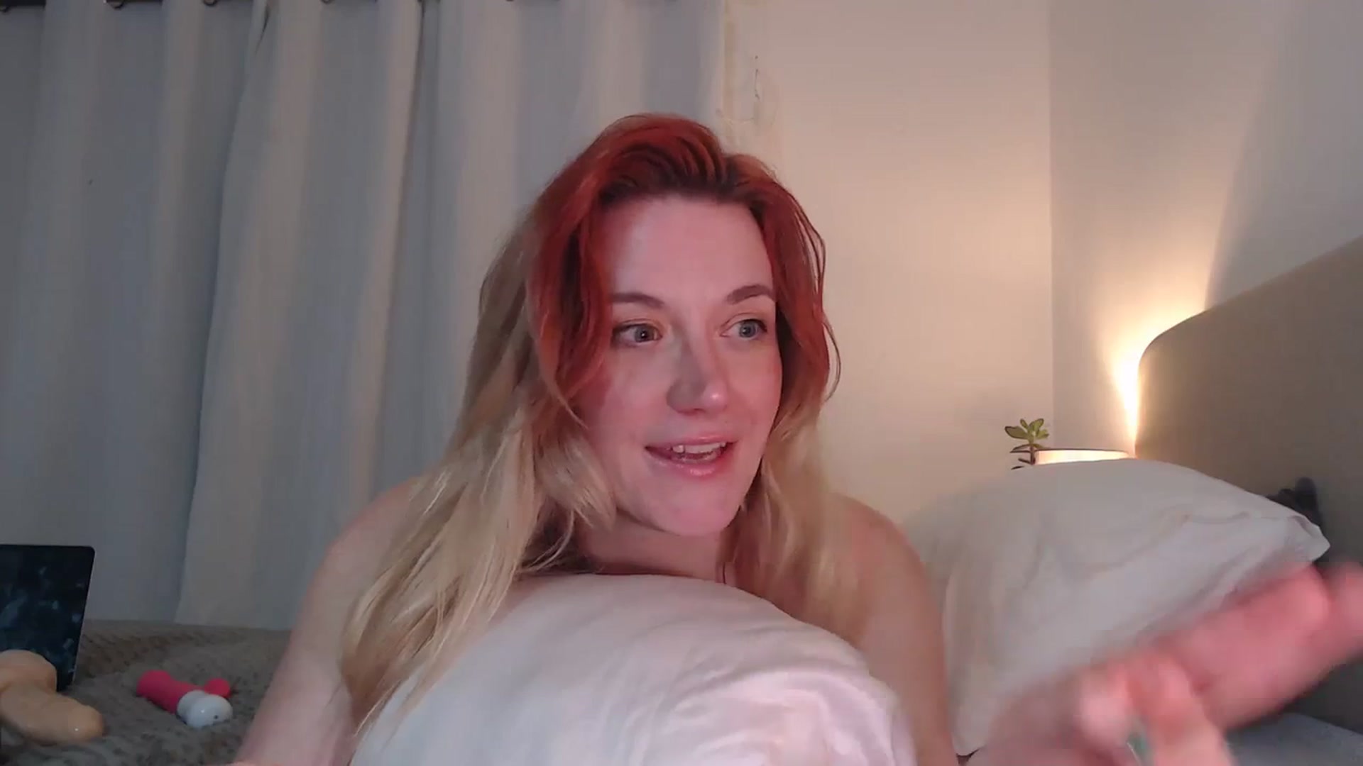Gallery image thumbnail from xDaisyx's myfreecams stream on, 12/19/2023, 24:31 image 19 of 20