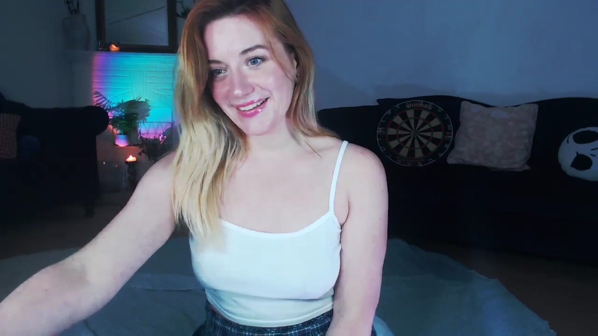 Gallery image thumbnail from xDaisyx's myfreecams stream on, 01/08/2024, 16:19 image 14 of 20