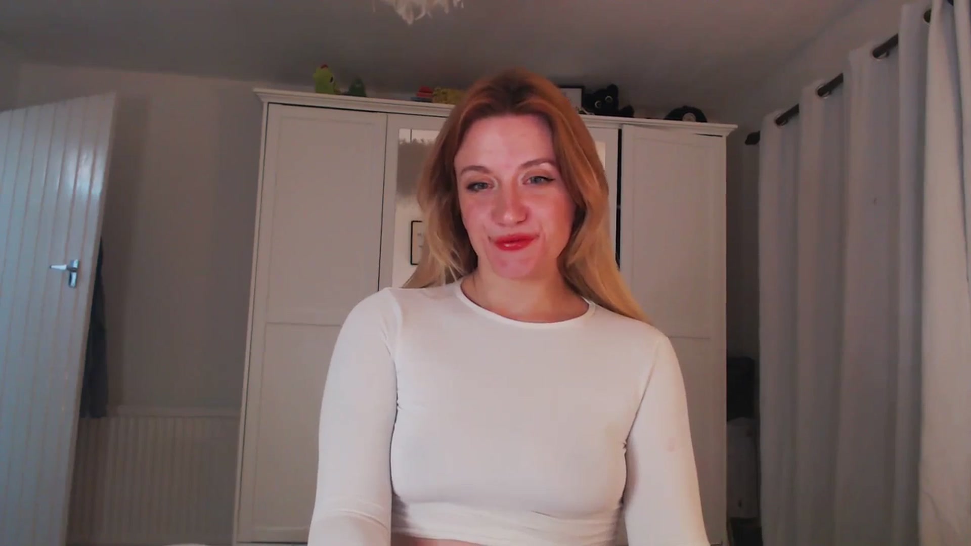 Gallery image thumbnail from xDaisyx's myfreecams stream on, 01/10/2024, 22:36 image 14 of 20