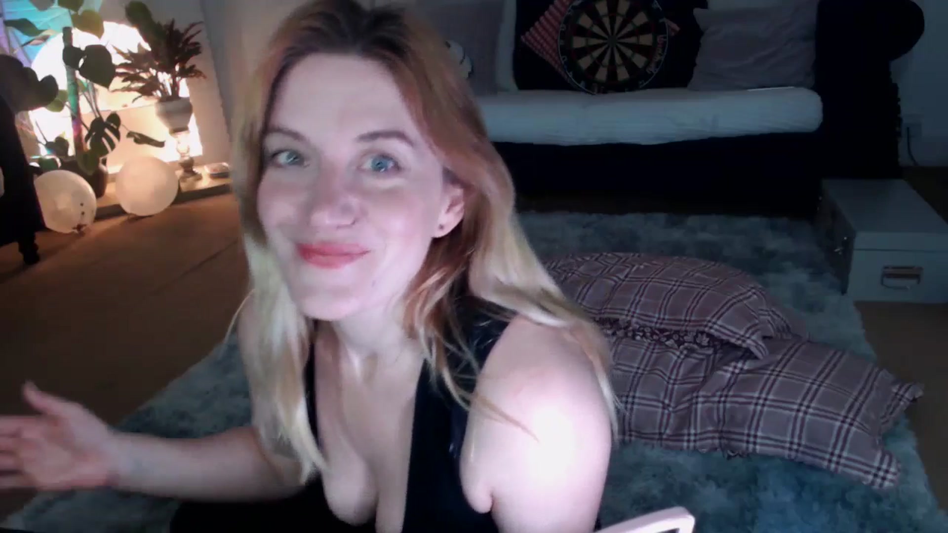 Gallery image thumbnail from xDaisyx's myfreecams stream on, 01/25/2024, 07:08 image 10 of 20