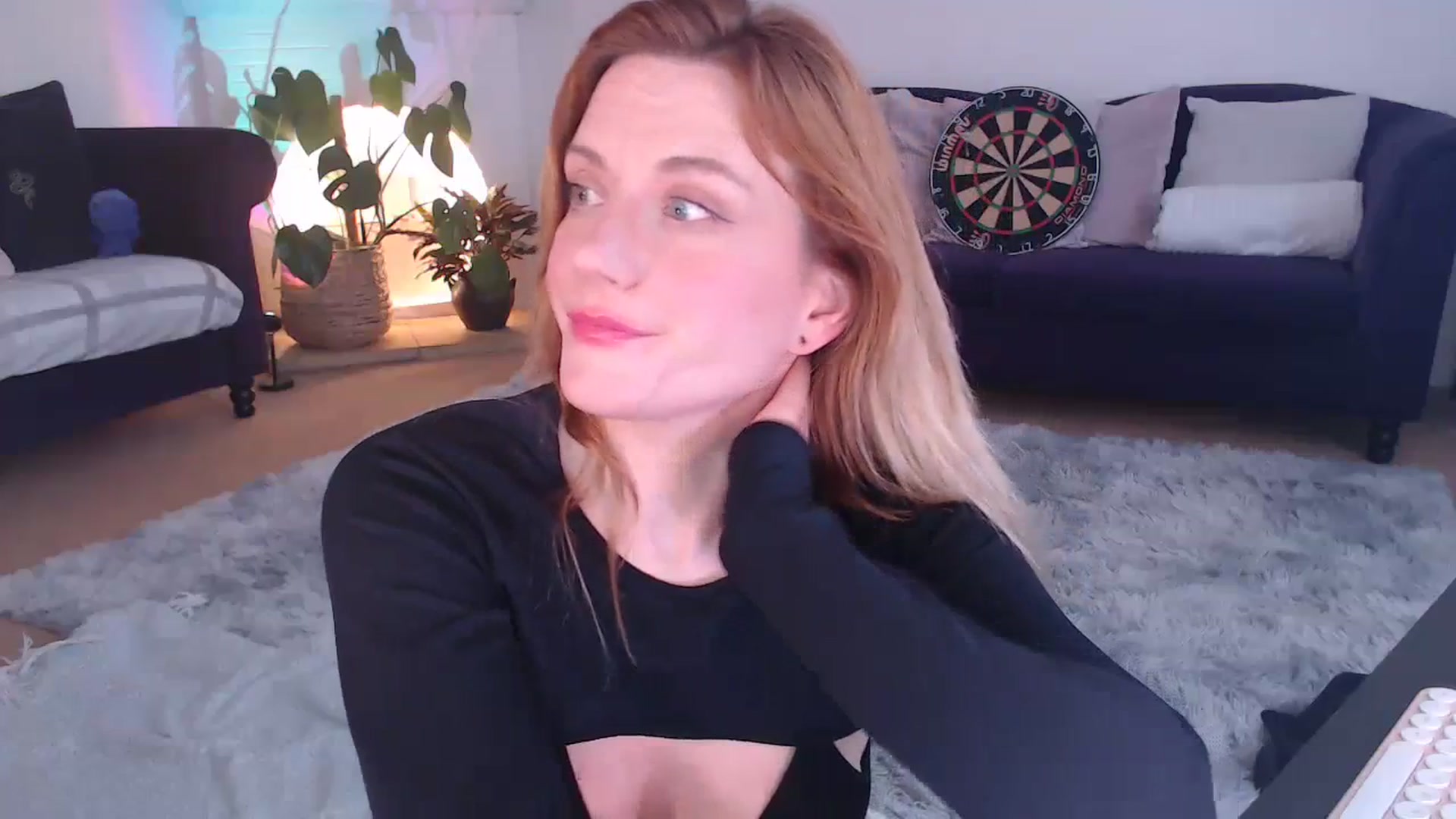 Gallery image thumbnail from xDaisyx's myfreecams stream on, 03/05/2024, 16:42 image 7 of 20
