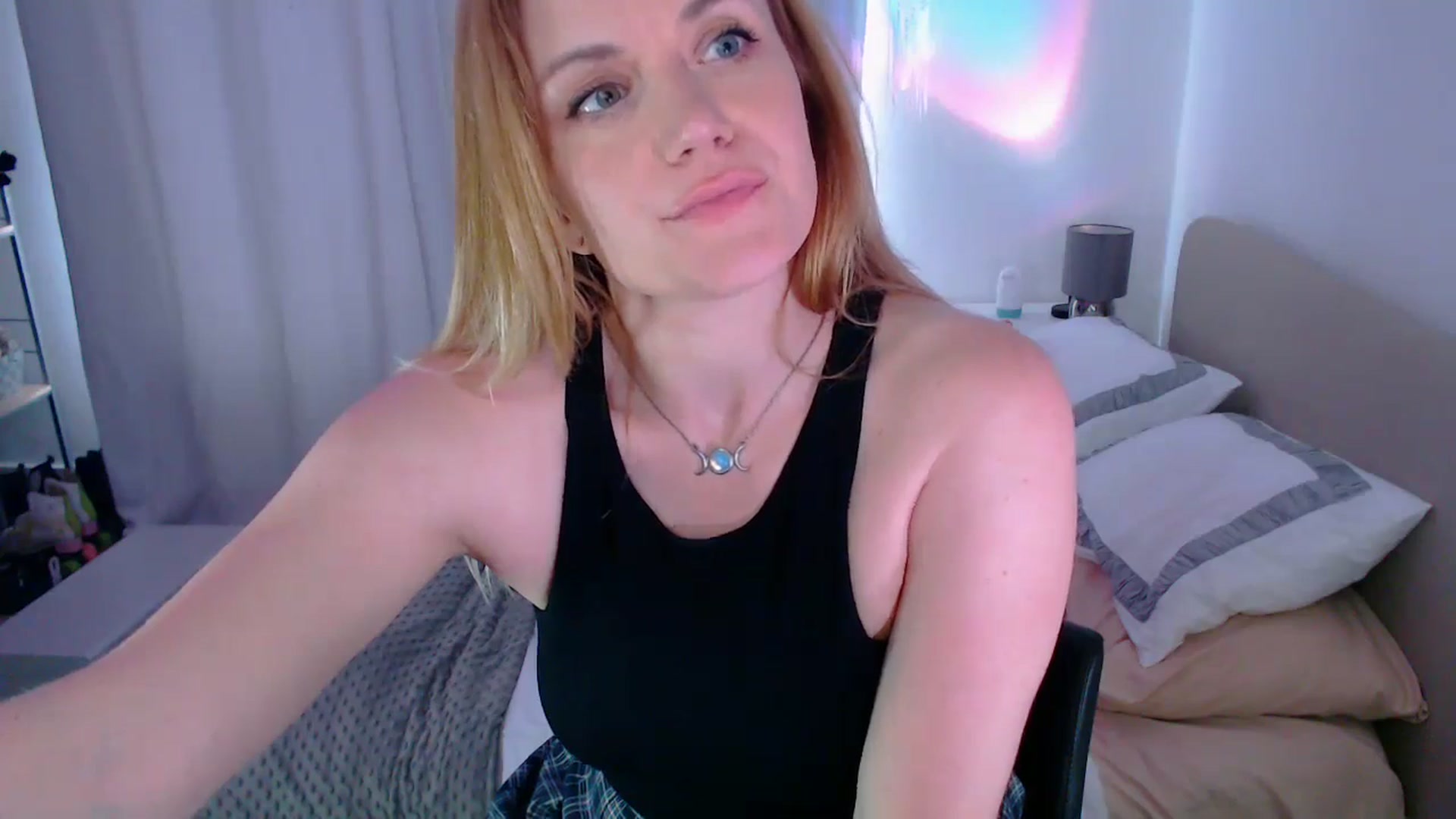 Gallery image thumbnail from xDaisyx's myfreecams stream on, 09/03/2024, 16:26 image 13 of 20