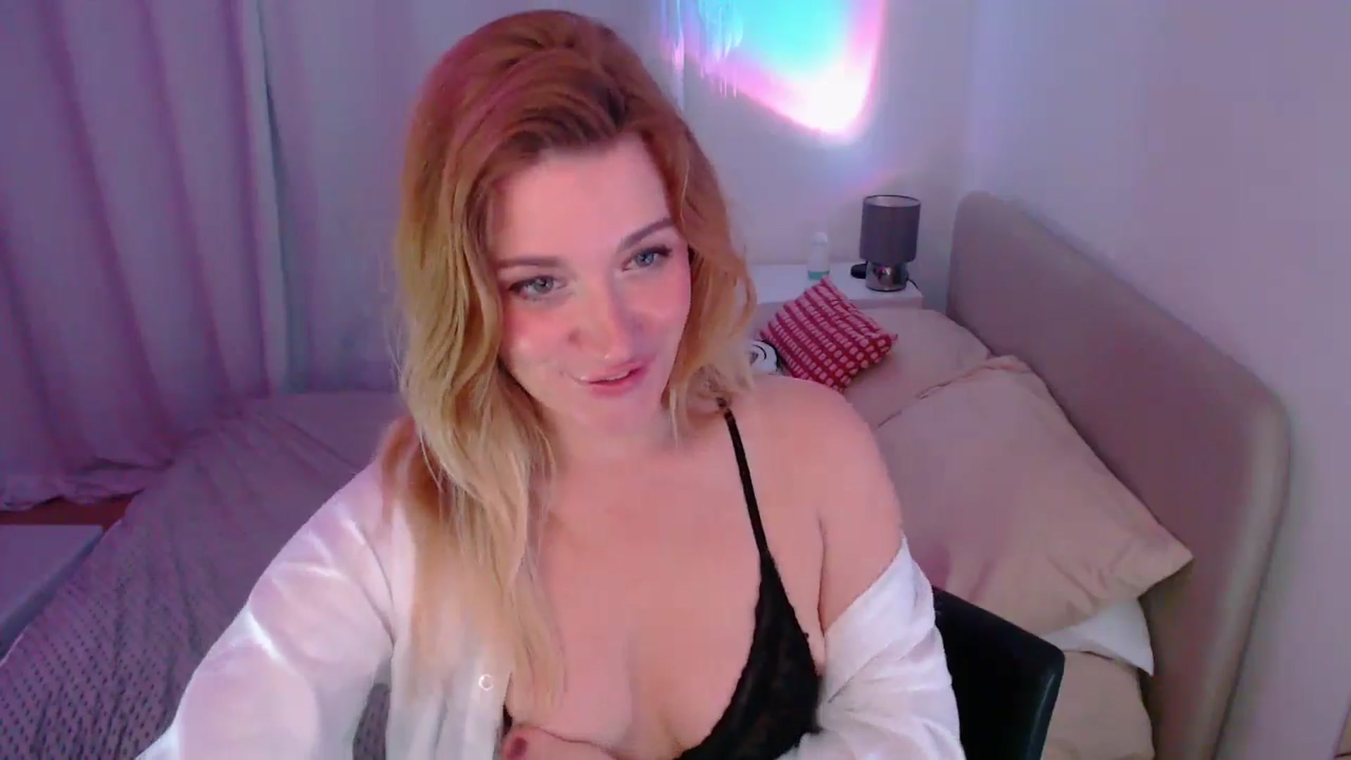Gallery image thumbnail from xDaisyx's myfreecams stream on, 09/06/2024, 23:06 image 18 of 20