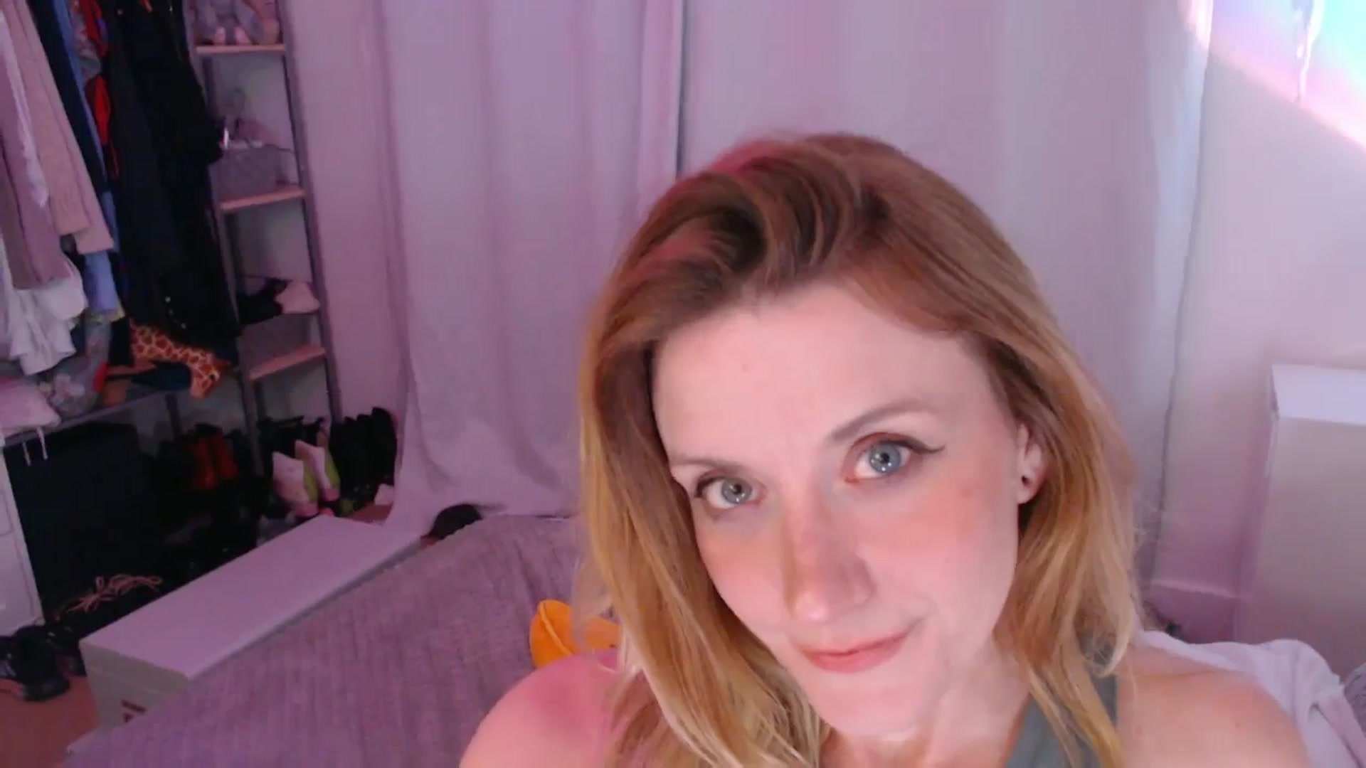 Gallery image thumbnail from xDaisyx's myfreecams stream on, 09/29/2024, 03:44 image 14 of 20