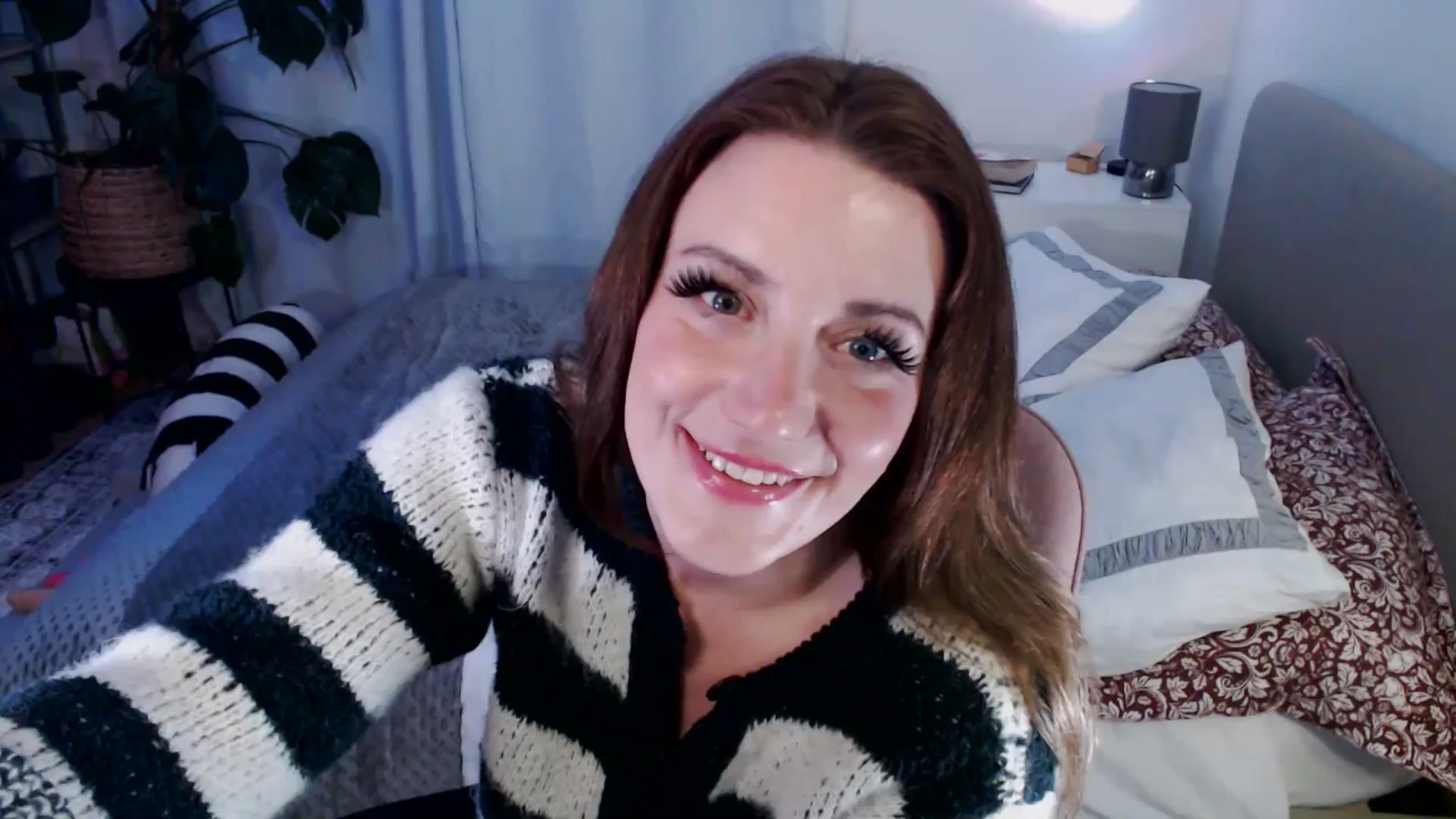Gallery image thumbnail from xDaisyx's myfreecams stream on, 10/29/2024, 20:05 image 10 of 20