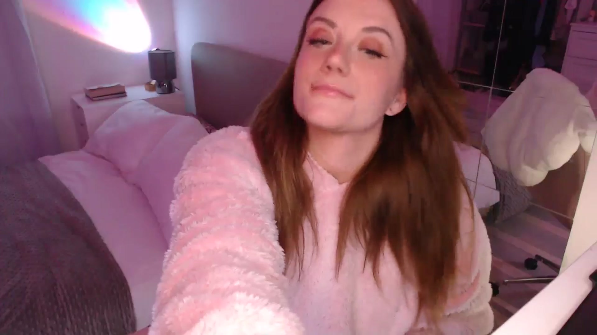 Gallery image thumbnail from xDaisyx's myfreecams stream on, 11/11/2024, 21:19 image 12 of 20