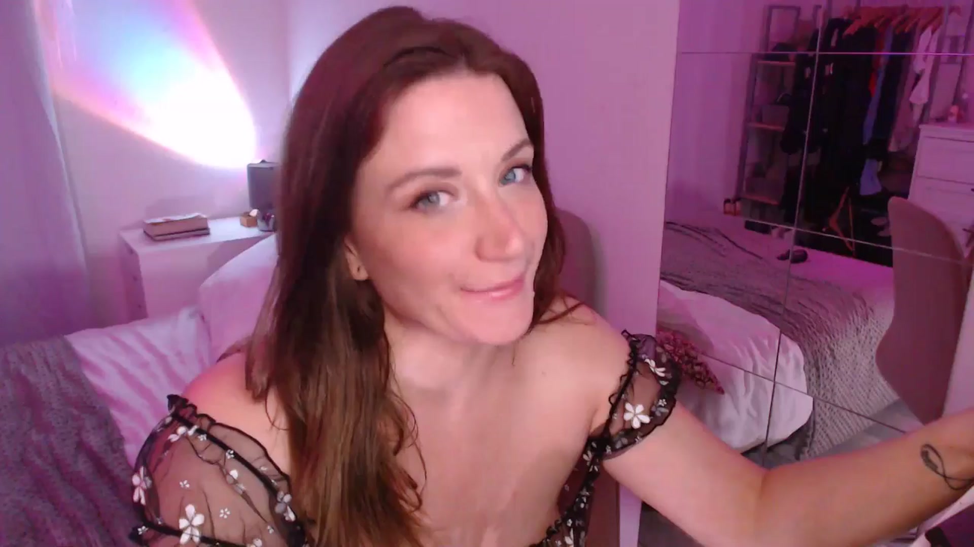 Gallery image thumbnail from xDaisyx's myfreecams stream on, 11/12/2024, 24:09 image 10 of 20