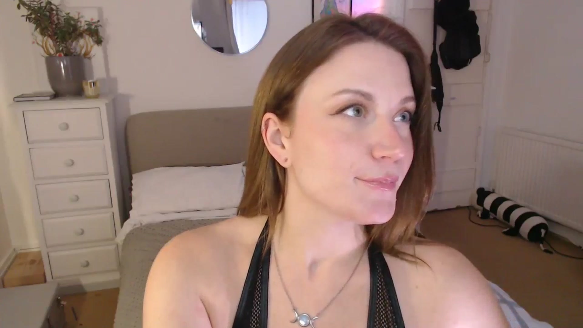 Gallery image thumbnail from xDaisyx's myfreecams stream on, 11/15/2024, 16:34 image 13 of 20