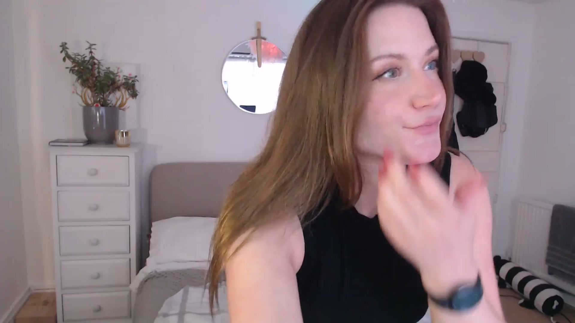 Gallery image thumbnail from xDaisyx's myfreecams stream on, 11/15/2024, 16:34 image 4 of 20