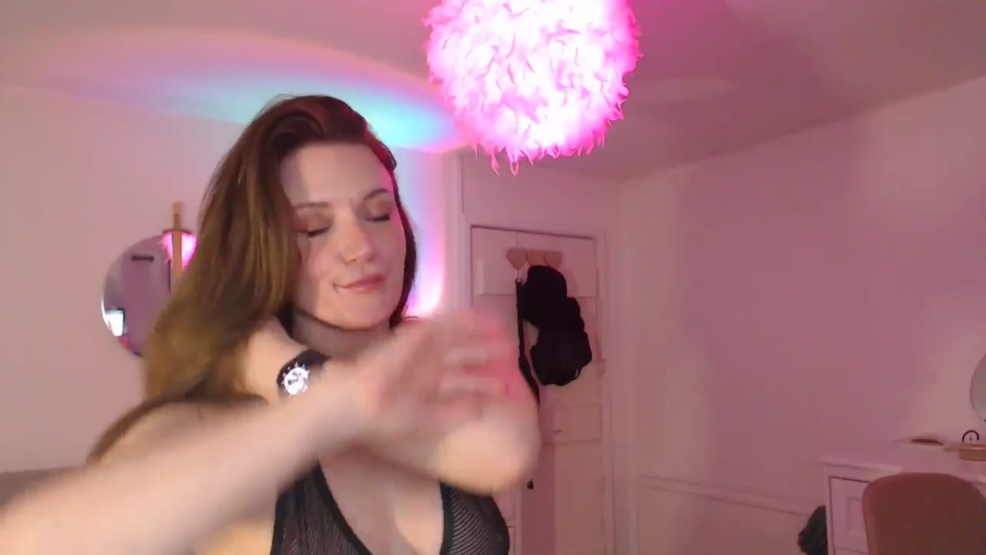 Gallery image thumbnail from xDaisyx's myfreecams stream on, 11/15/2024, 18:17 image 10 of 20