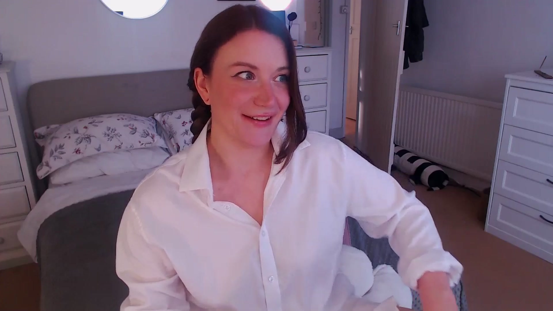 Gallery image thumbnail from xDaisyx's myfreecams stream on, 12/03/2024, 17:01 image 3 of 20