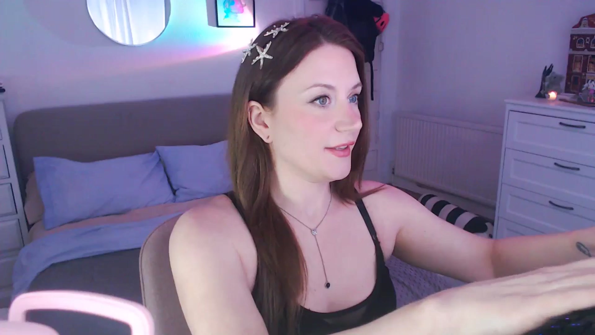 Gallery image thumbnail from xDaisyx's myfreecams stream on, 12/16/2024, 15:25 image 13 of 20