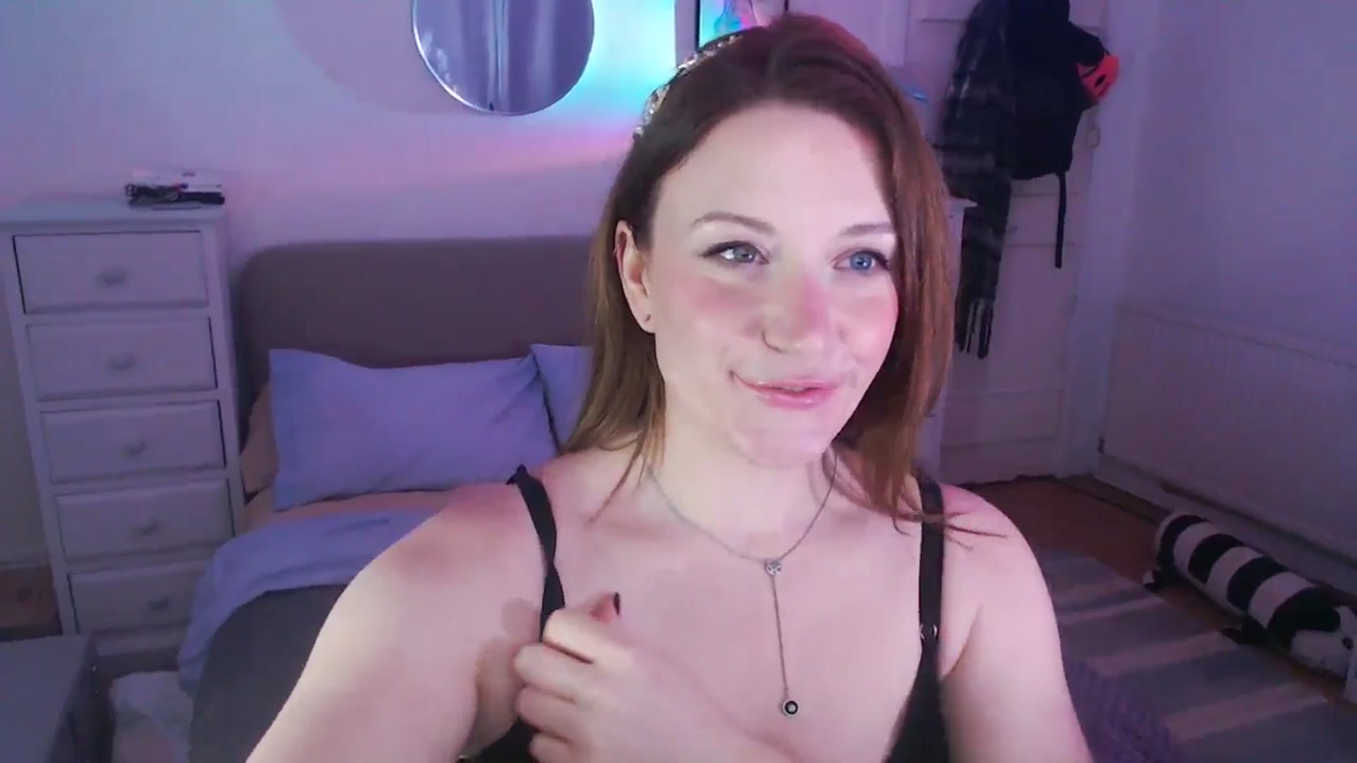 Gallery image thumbnail from xDaisyx's myfreecams stream on, 12/16/2024, 15:50 image 11 of 20