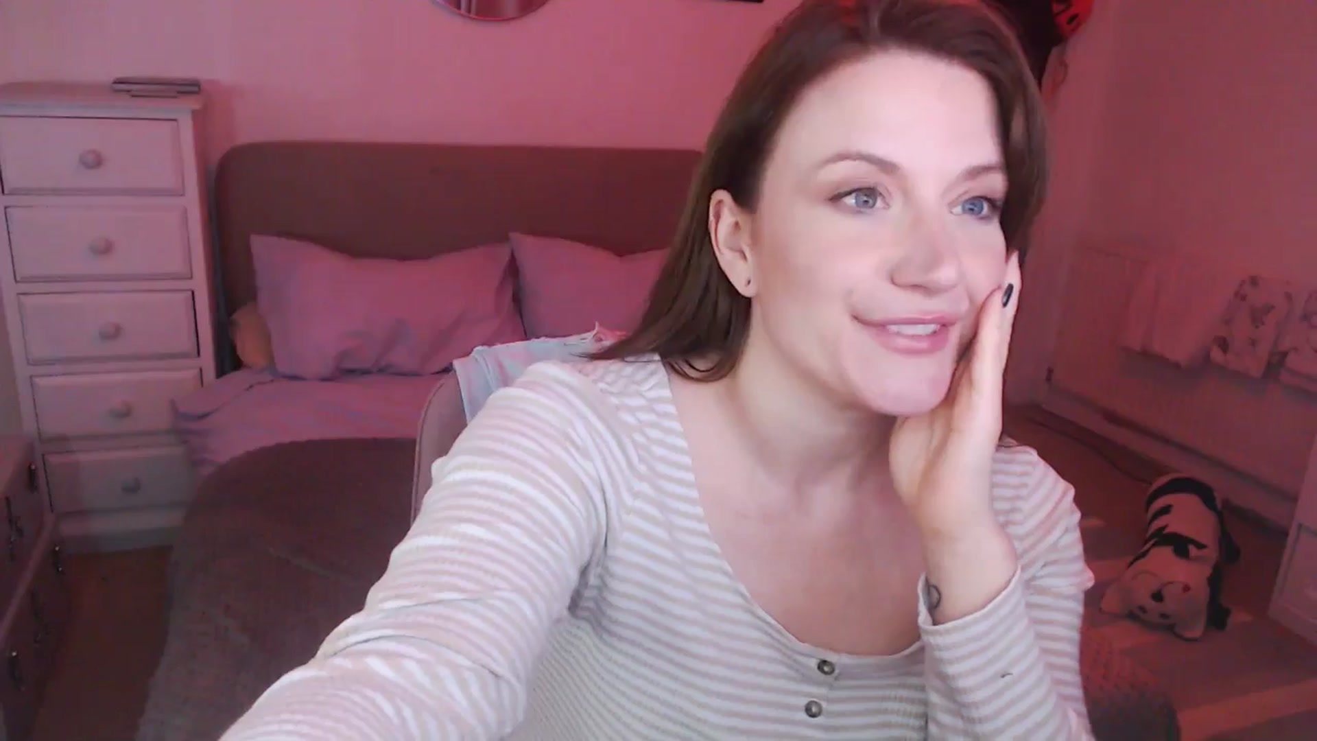Gallery image thumbnail from xDaisyx's myfreecams stream on, 12/17/2024, 18:02 image 12 of 20