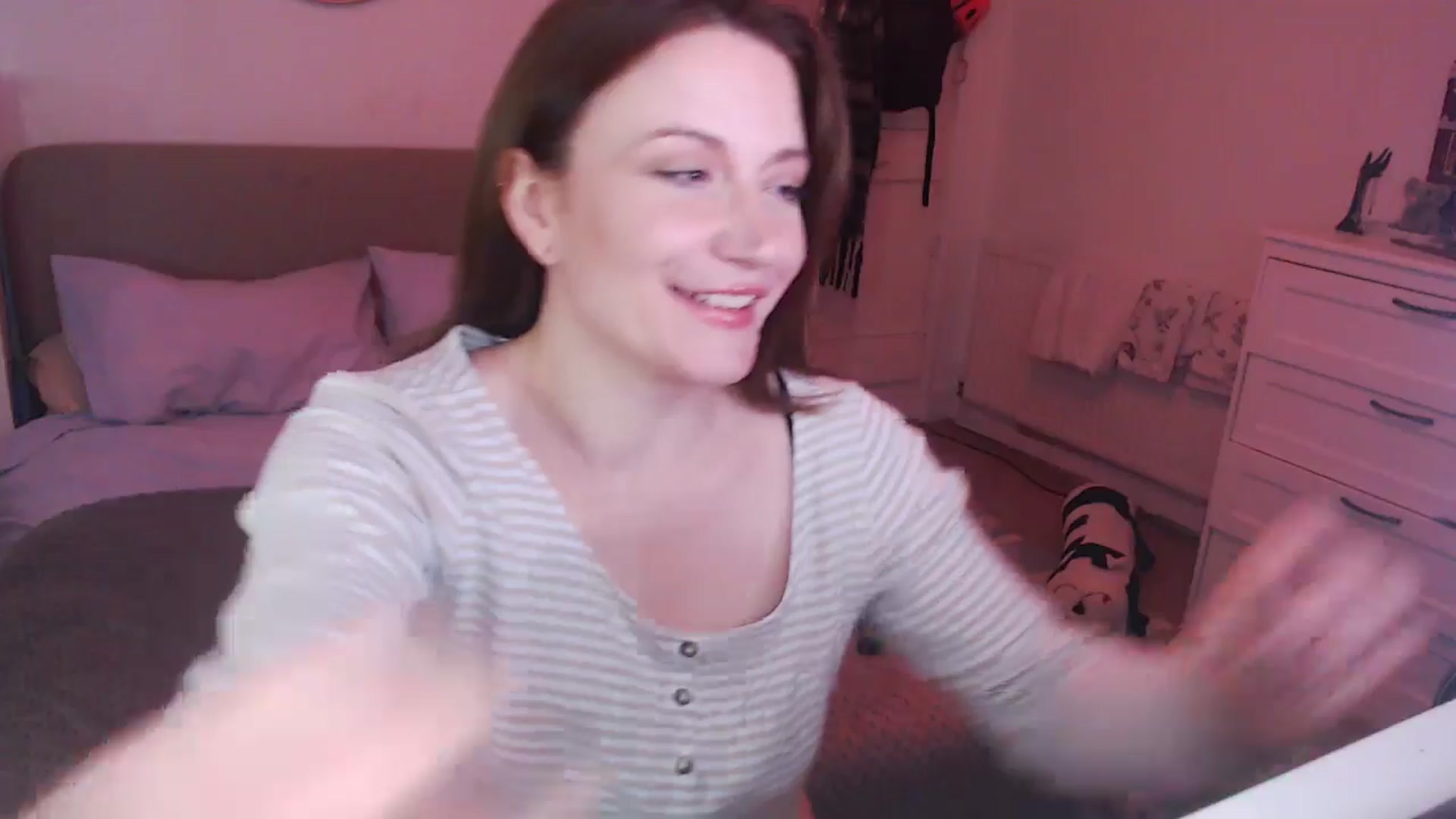 Gallery image thumbnail from xDaisyx's myfreecams stream on, 12/17/2024, 18:02 image 15 of 20