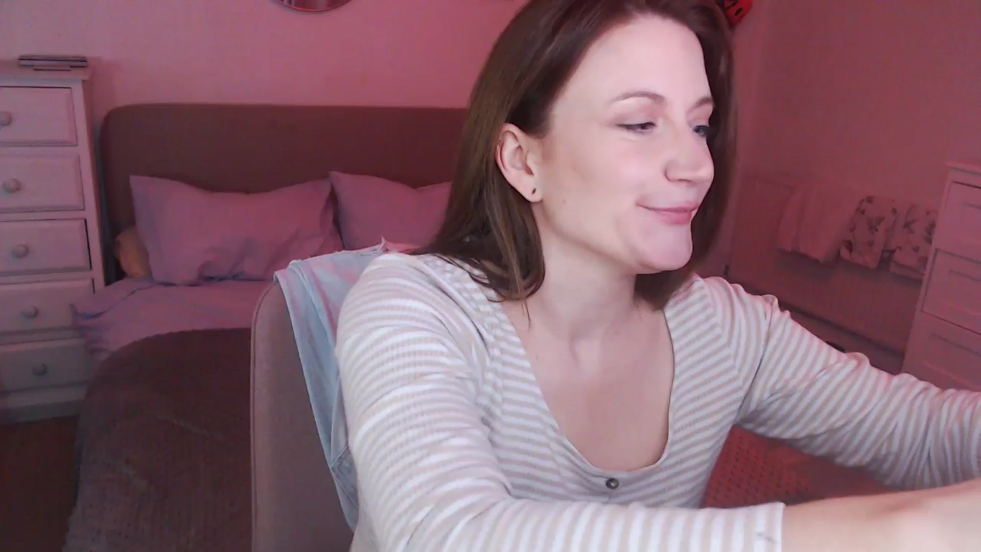 Gallery image thumbnail from xDaisyx's myfreecams stream on, 12/17/2024, 18:02 image 13 of 20