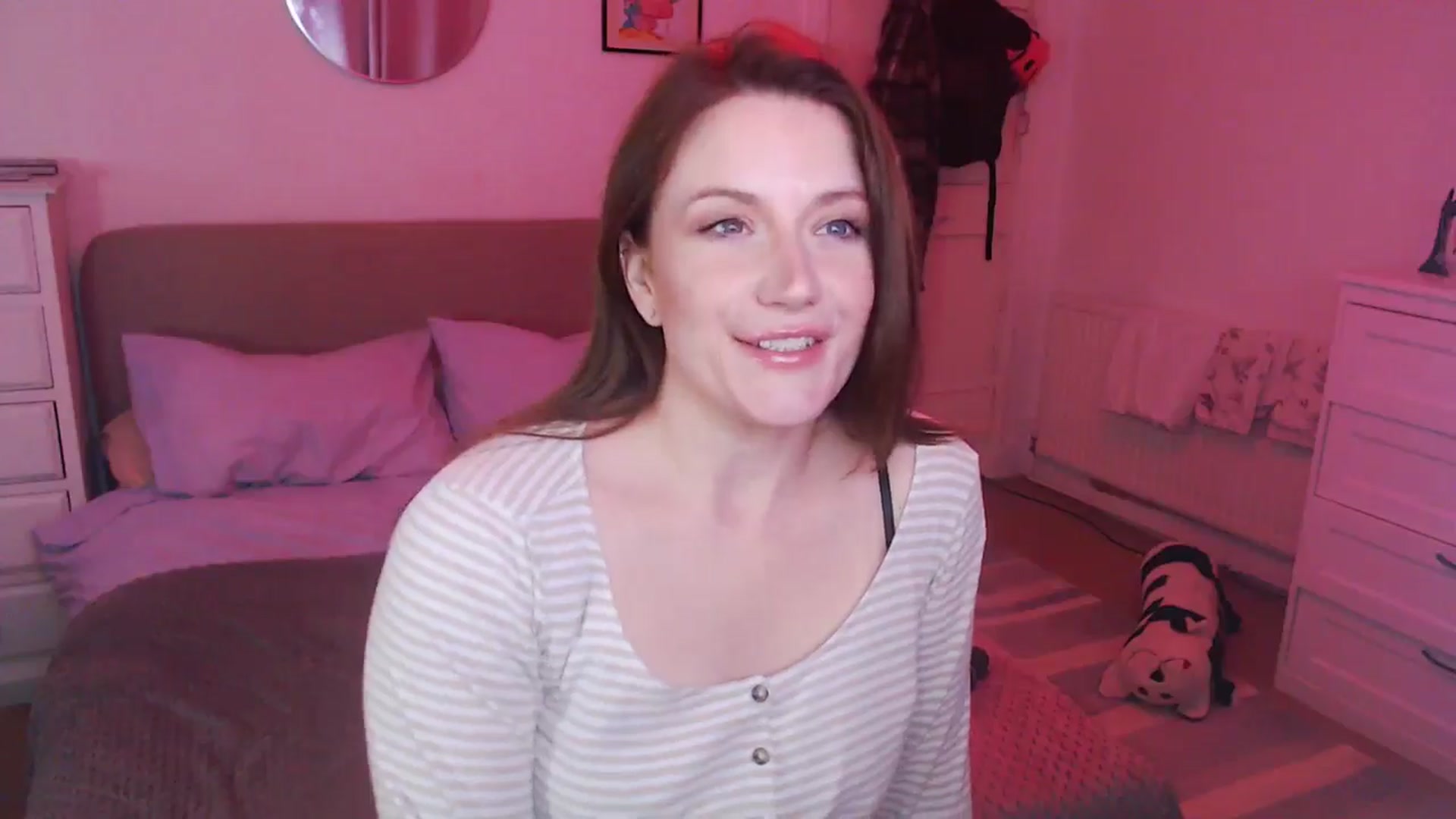 Gallery image thumbnail from xDaisyx's myfreecams stream on, 12/17/2024, 18:02 image 9 of 20