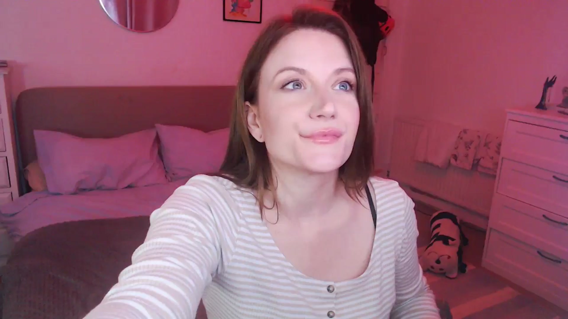 Gallery image thumbnail from xDaisyx's myfreecams stream on, 12/17/2024, 18:02 image 10 of 20