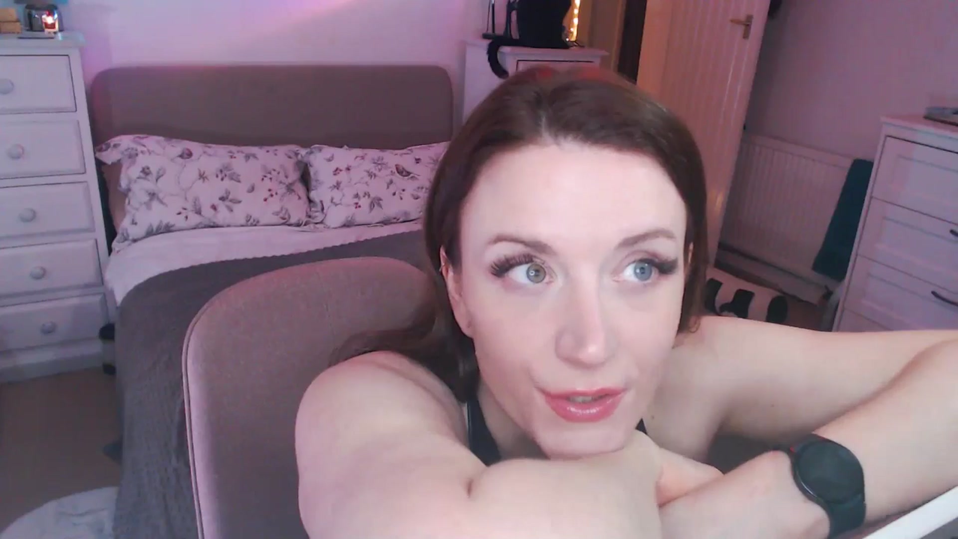 Gallery image thumbnail from xDaisyx's myfreecams stream on, 12/22/2024, 22:40 image 18 of 20