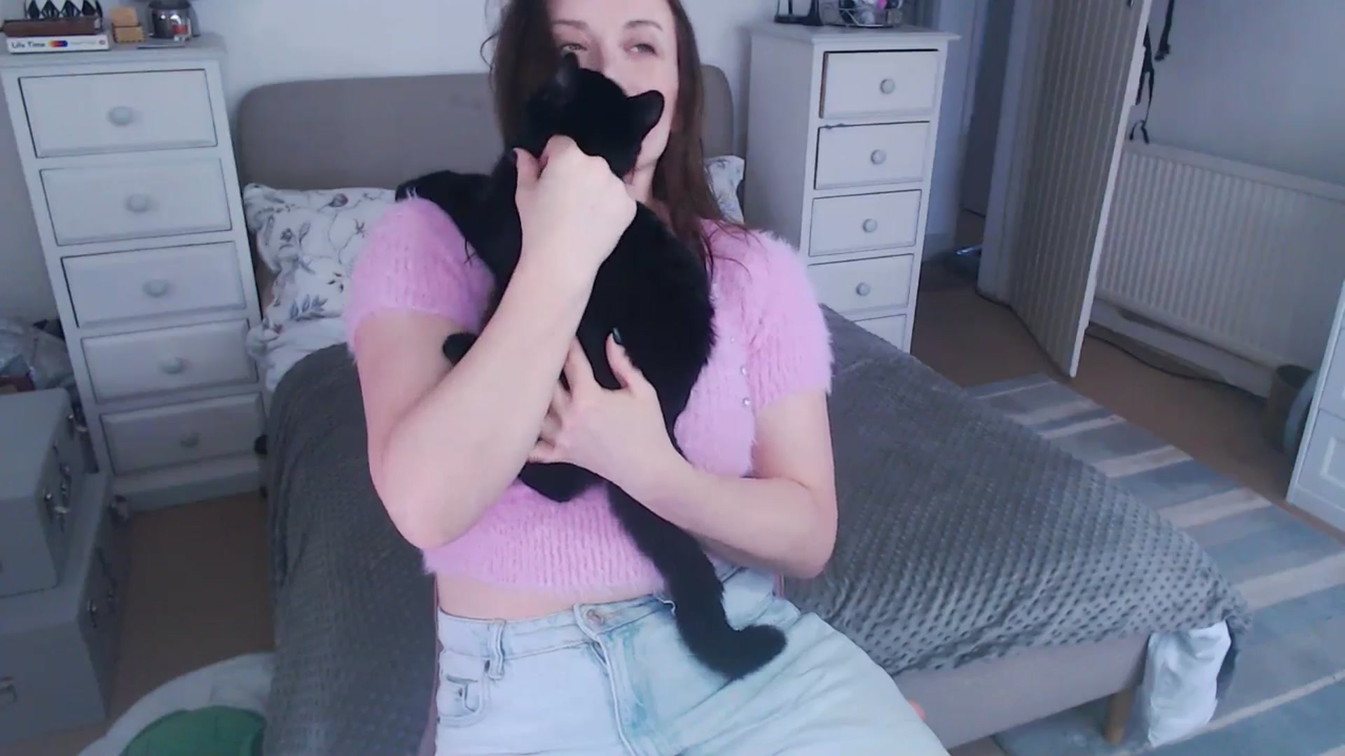 Gallery image thumbnail from xDaisyx's myfreecams stream on, 12/23/2024, 14:58 image 15 of 20