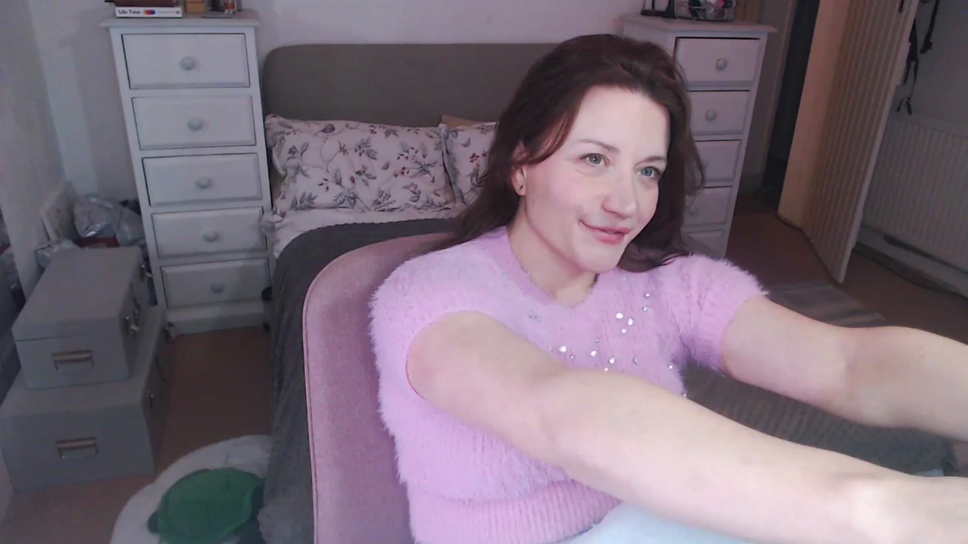 Gallery image thumbnail from xDaisyx's myfreecams stream on, 12/23/2024, 16:32 image 14 of 20