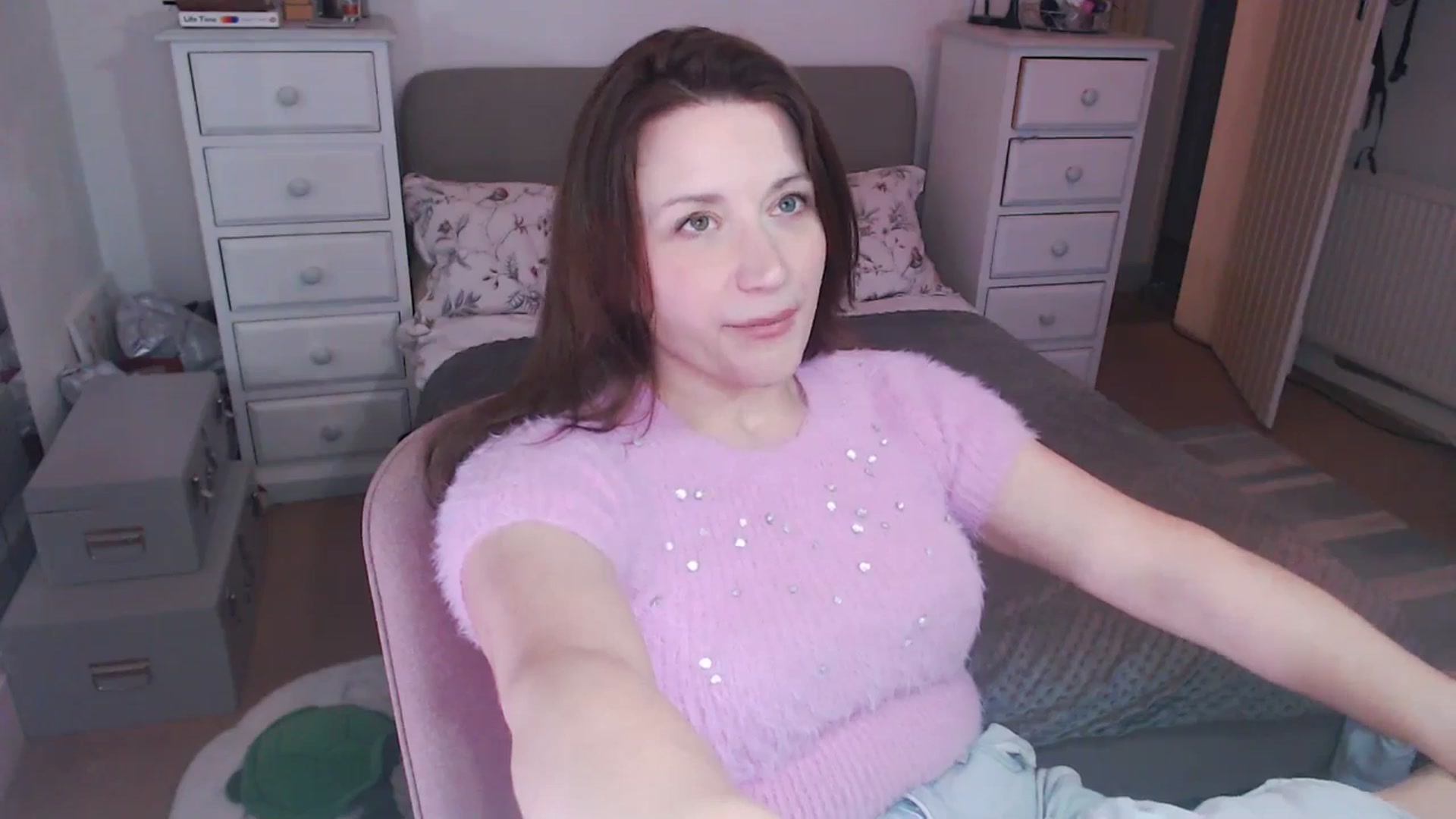 Gallery image thumbnail from xDaisyx's myfreecams stream on, 12/23/2024, 16:32 image 13 of 20