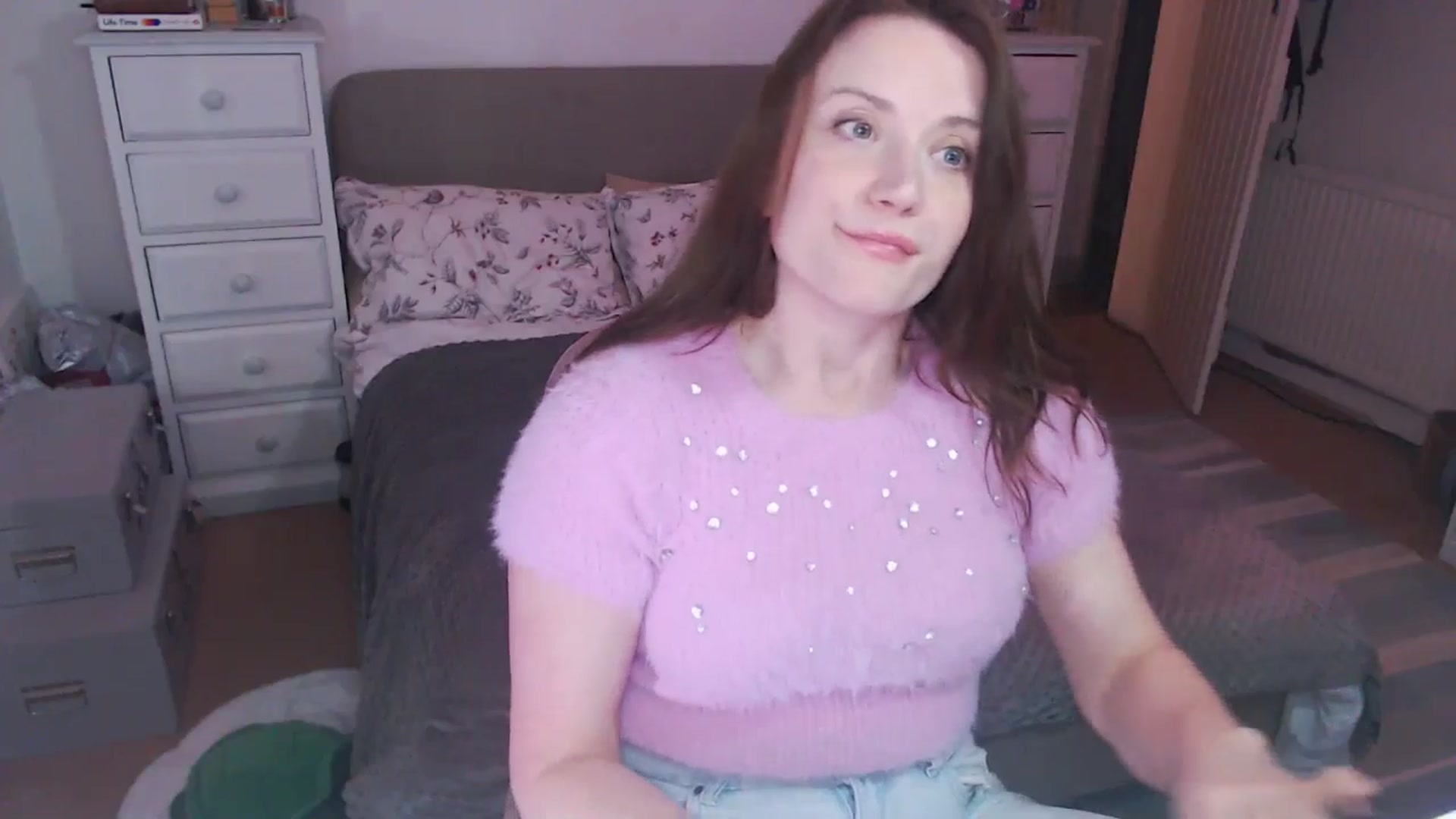 Gallery image thumbnail from xDaisyx's myfreecams stream on, 12/23/2024, 16:32 image 16 of 20