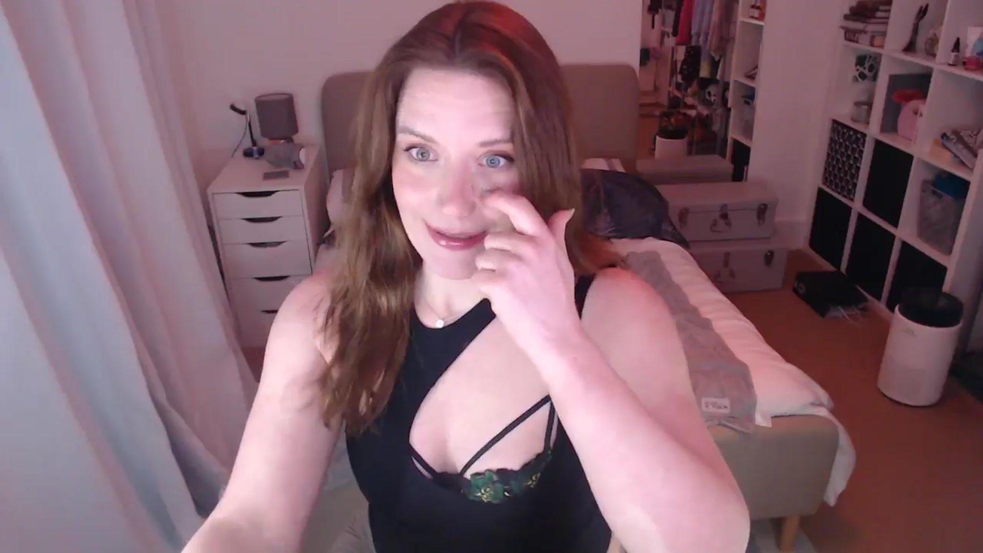 Gallery image thumbnail from xDaisyx's myfreecams stream on, 01/14/2025, 17:07 image 18 of 20
