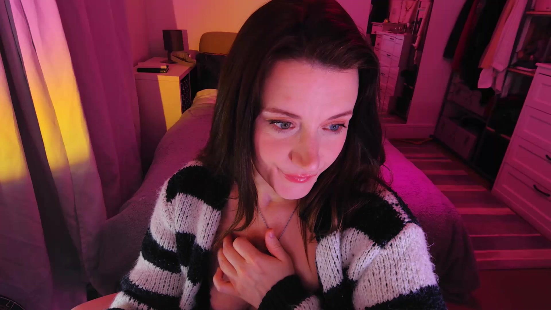 Gallery image thumbnail from xDaisyx's myfreecams stream on, 03/18/2025, 21:50 image 17 of 20
