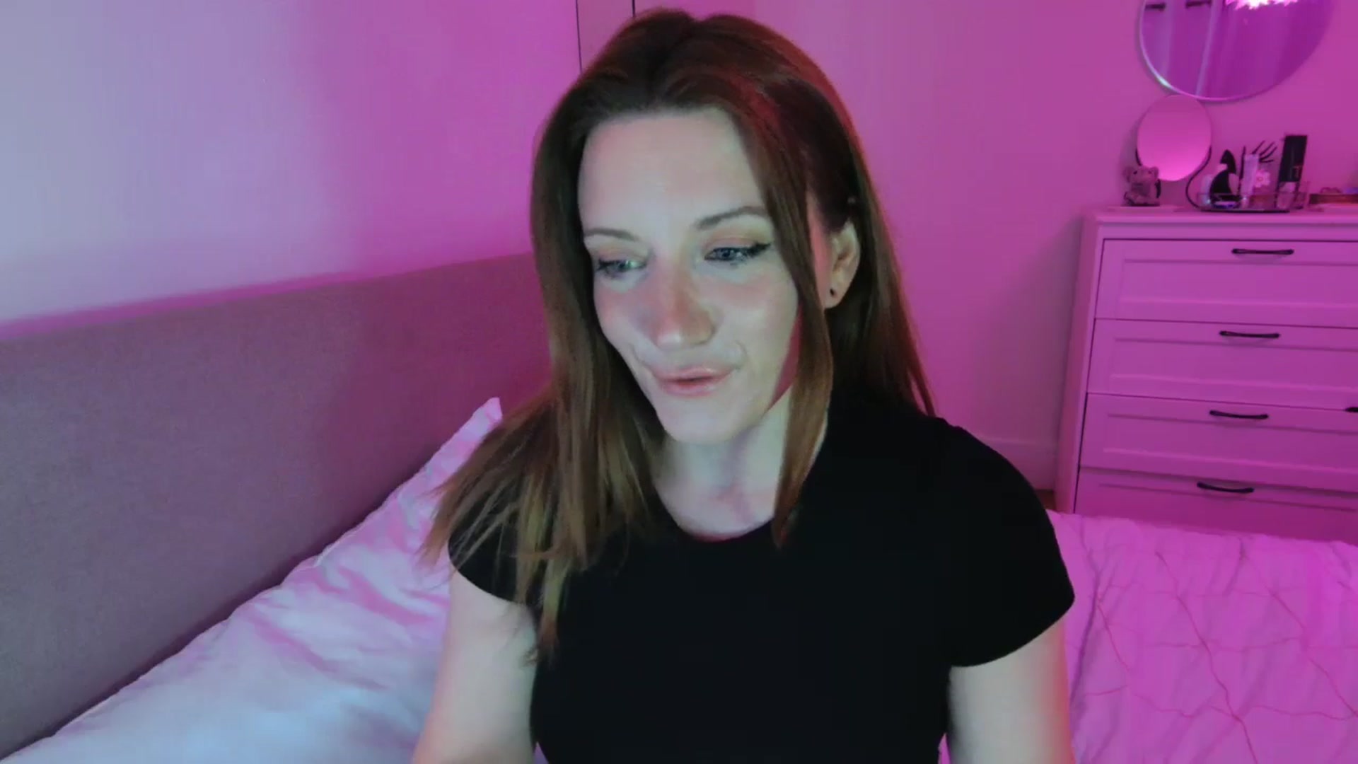 Gallery image thumbnail from xDaisyx's myfreecams stream on, 05/19/2025, 23:51 image 5 of 20