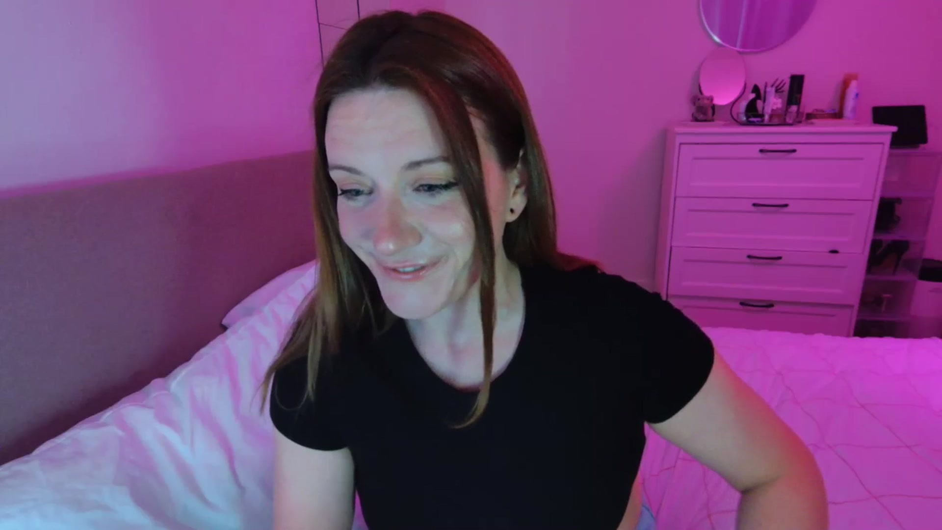 Gallery image thumbnail from xDaisyx's myfreecams stream on, 05/19/2025, 23:51 image 16 of 20