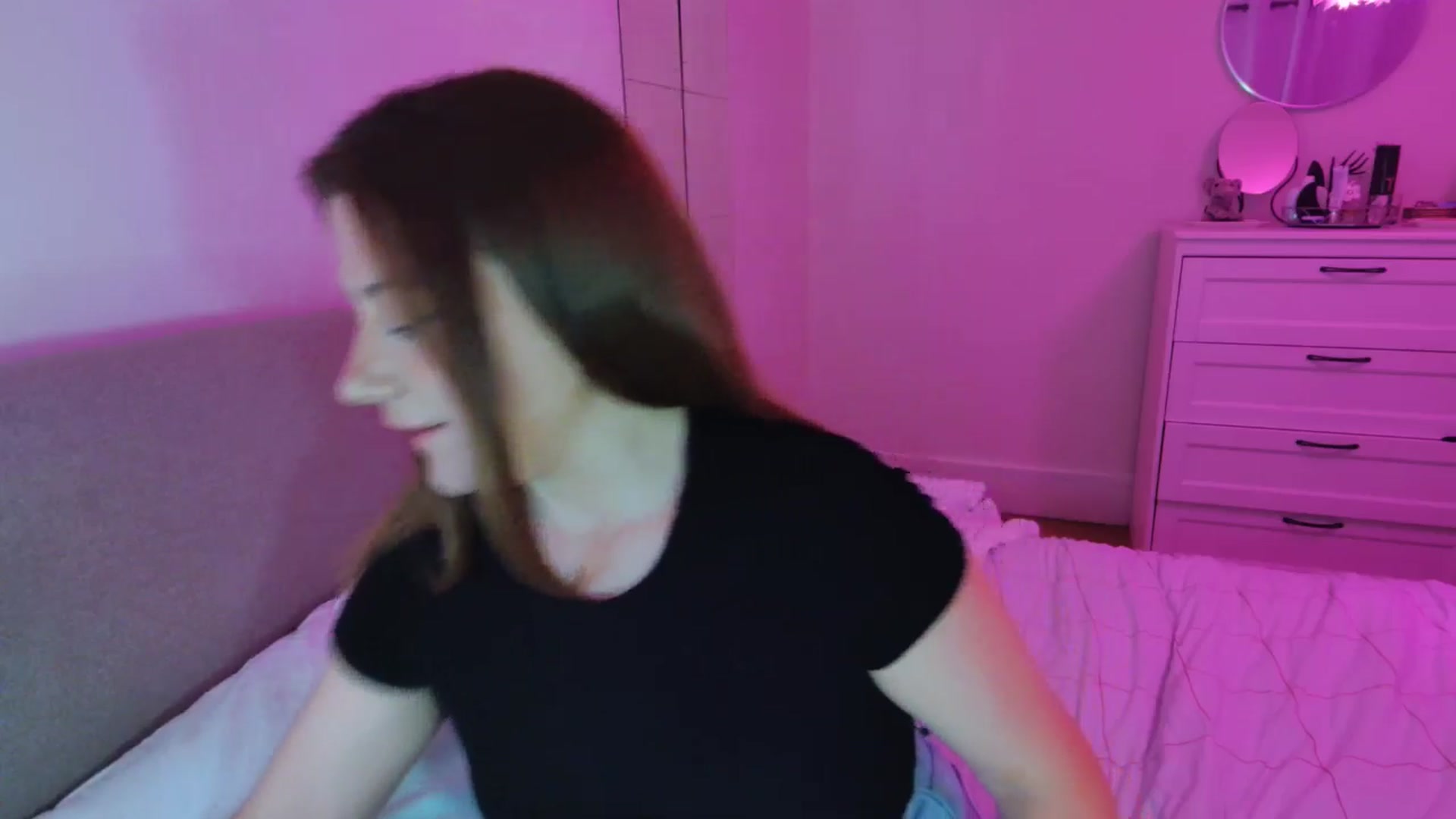 Gallery image thumbnail from xDaisyx's myfreecams stream on, 05/19/2025, 23:51 image 3 of 20