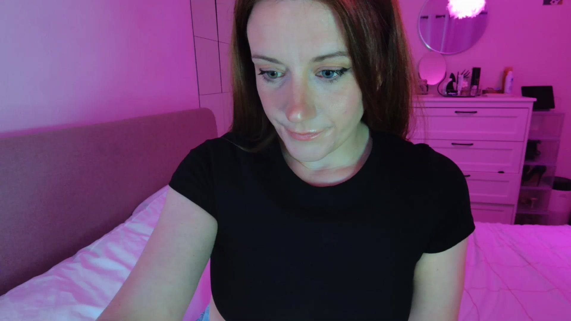 Gallery image thumbnail from xDaisyx's myfreecams stream on, 05/19/2025, 23:51 image 10 of 20