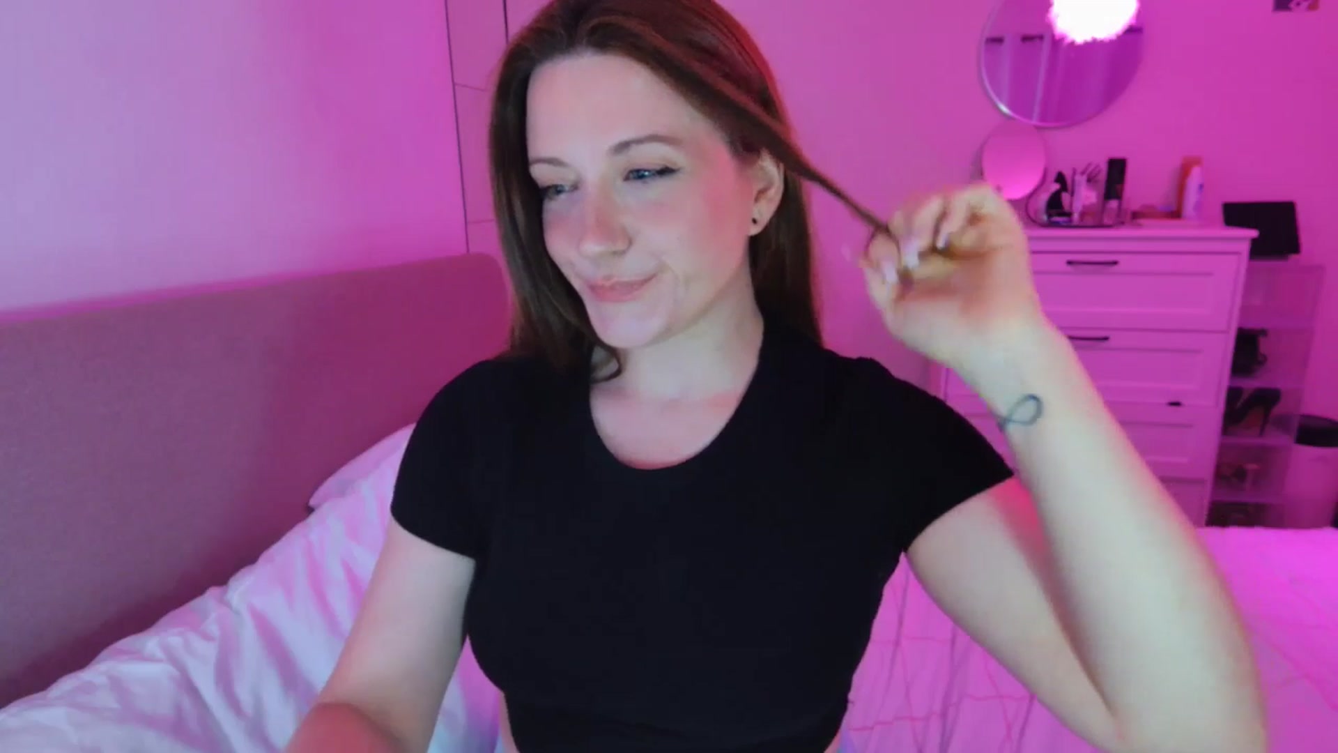 Gallery image thumbnail from xDaisyx's myfreecams stream on, 05/19/2025, 23:51 image 11 of 20