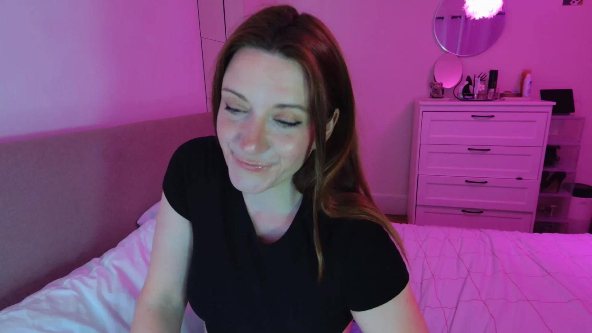 Gallery image thumbnail from xDaisyx's myfreecams stream on, 05/19/2025, 23:51 image 12 of 20