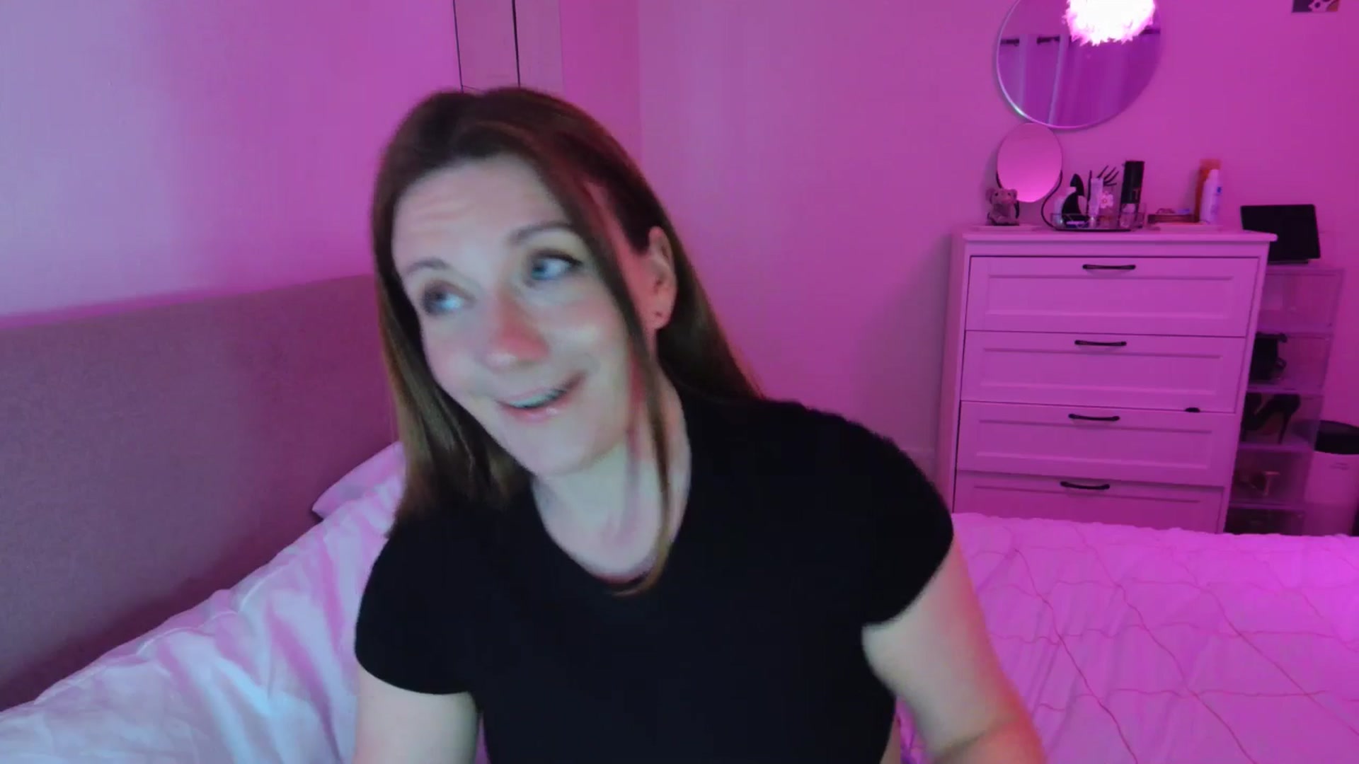 Gallery image thumbnail from xDaisyx's myfreecams stream on, 05/19/2025, 23:51 image 15 of 20