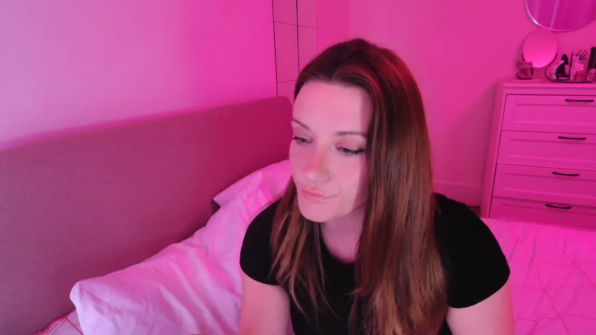 Gallery image thumbnail from xDaisyx's myfreecams stream on, 05/20/2025, 24:51 image 14 of 20