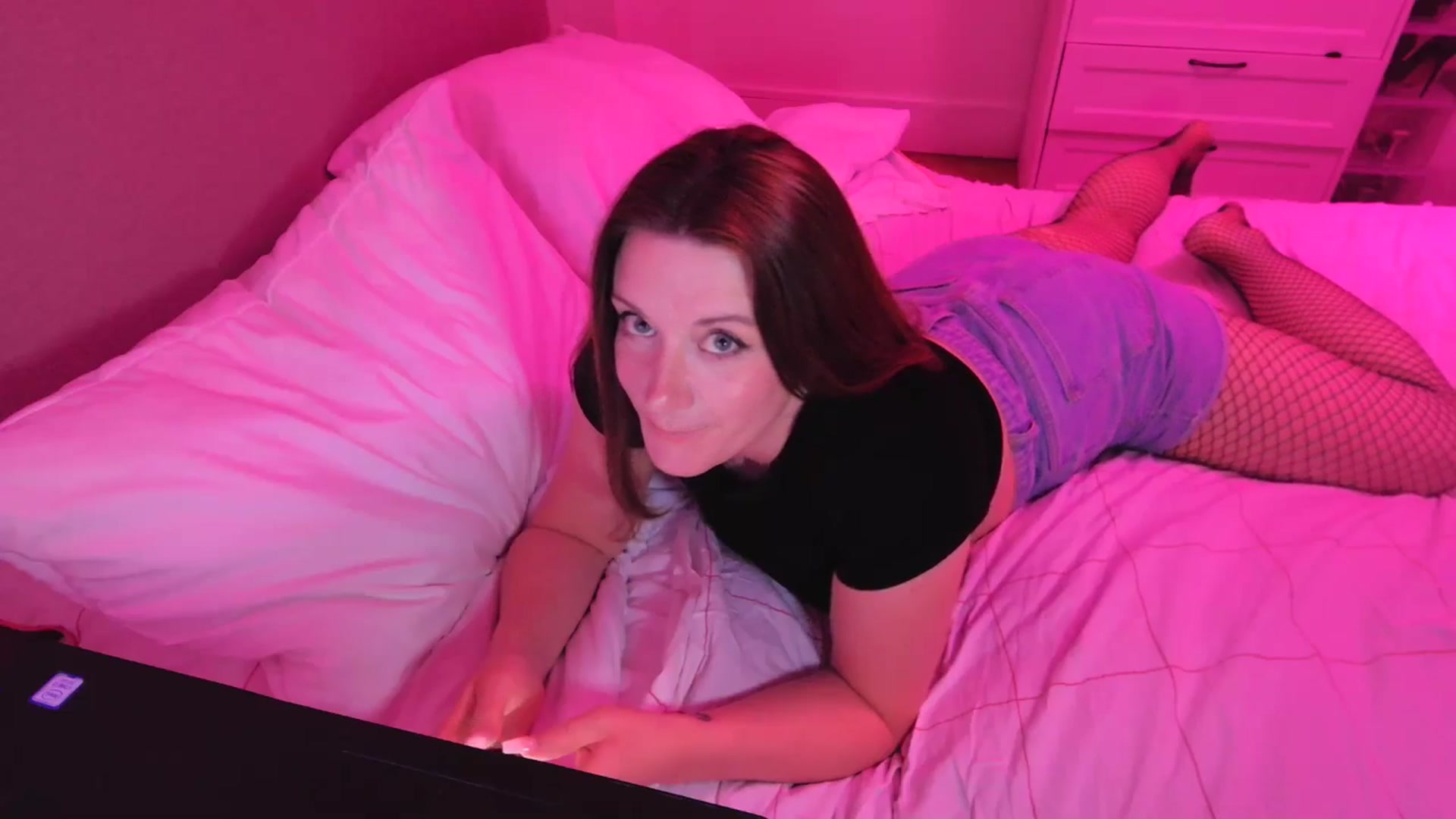 Gallery image thumbnail from xDaisyx's myfreecams stream on, 05/20/2025, 24:51 image 4 of 20