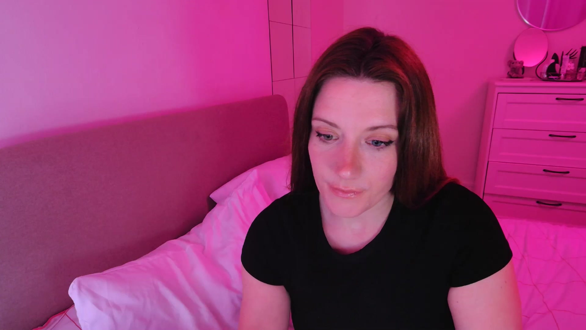 Gallery image thumbnail from xDaisyx's myfreecams stream on, 05/20/2025, 24:51 image 15 of 20